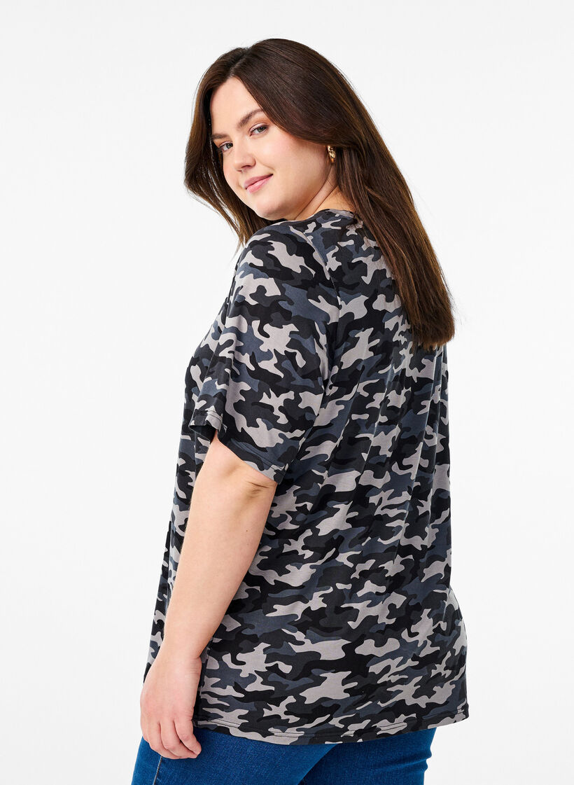 T-shirt avec TENCEL&trade; Lyocell et impression camouflage, Gris, Model image number 2