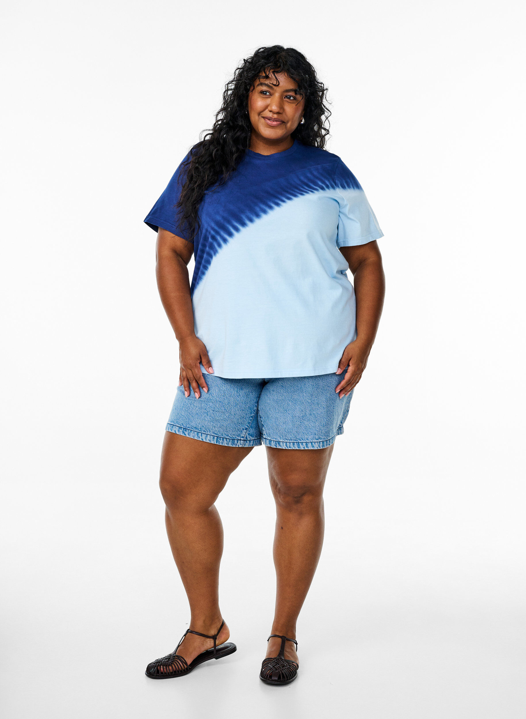 Zizzi T-shirt dip-dye en coton biologique, Bleu, Model image number 1