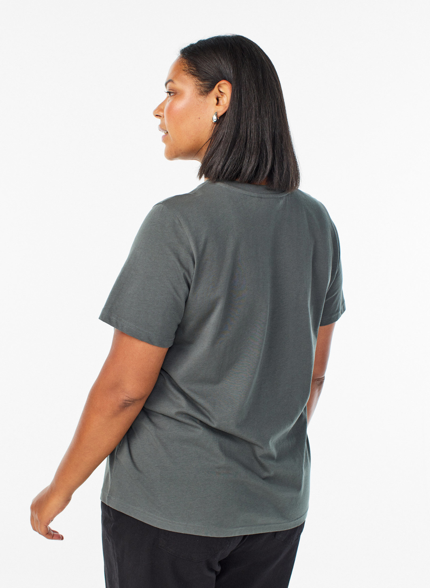 ZizziBasic-T-Shirt aus Baumwolle mit Rundhalsausschnitt, Gr&uuml;n, Model image number 2