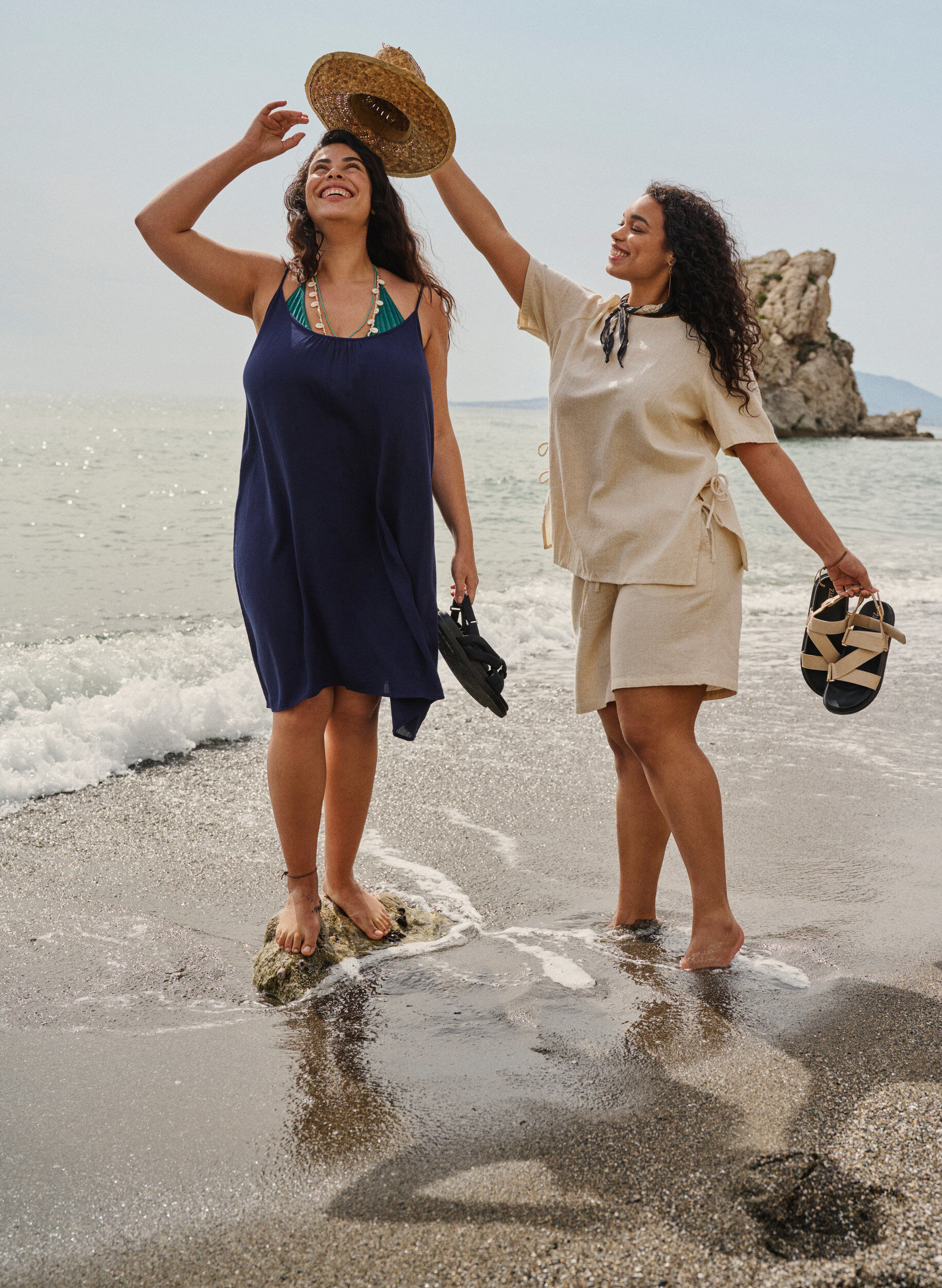 Zizzi Einfarbiges Tr&auml;gerkleid aus Viskose, Blau, Image image number 0