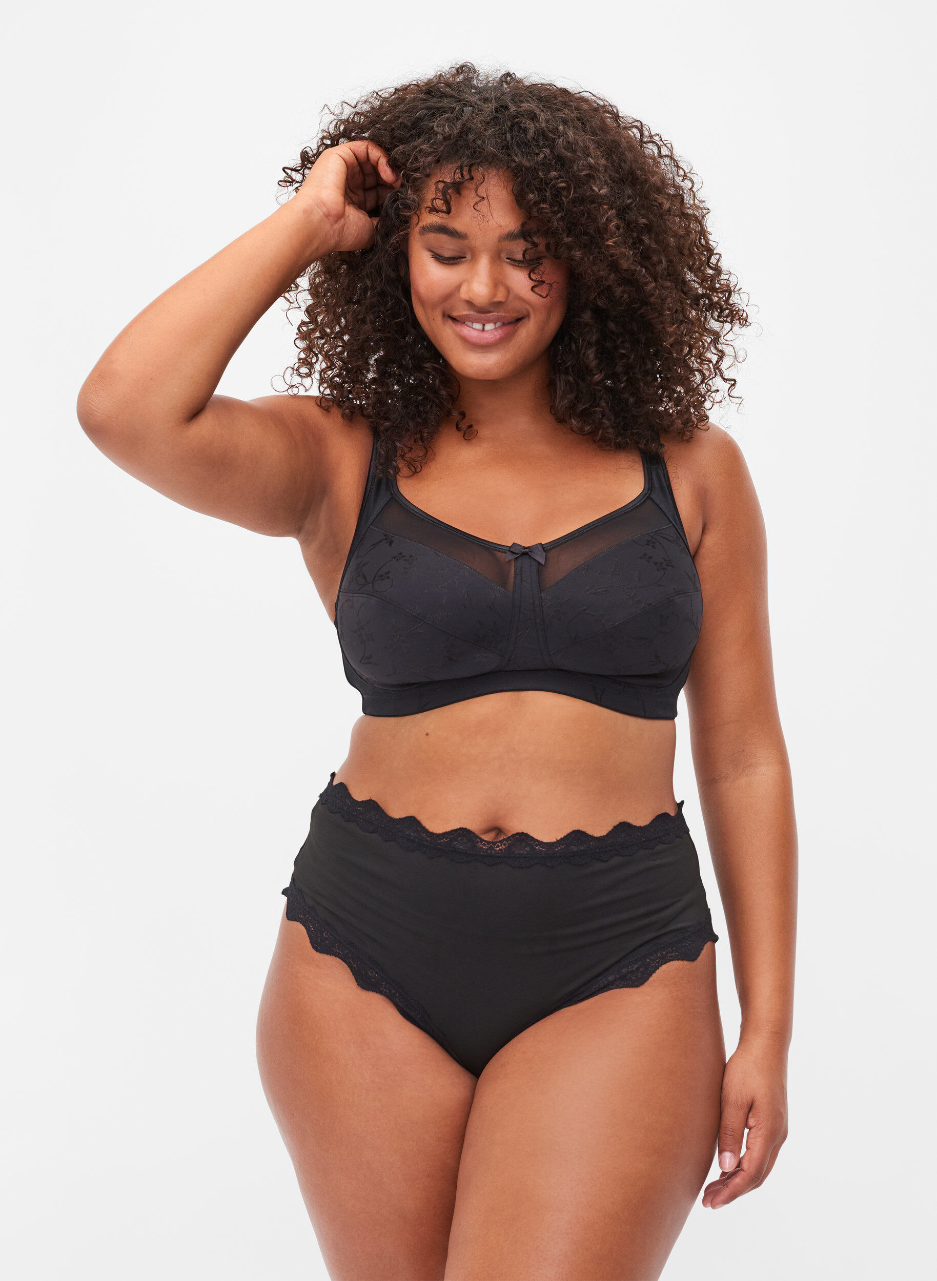 Zizzi Soutien-gorge avec d&eacute;tails en maille, Black, Model image number 2