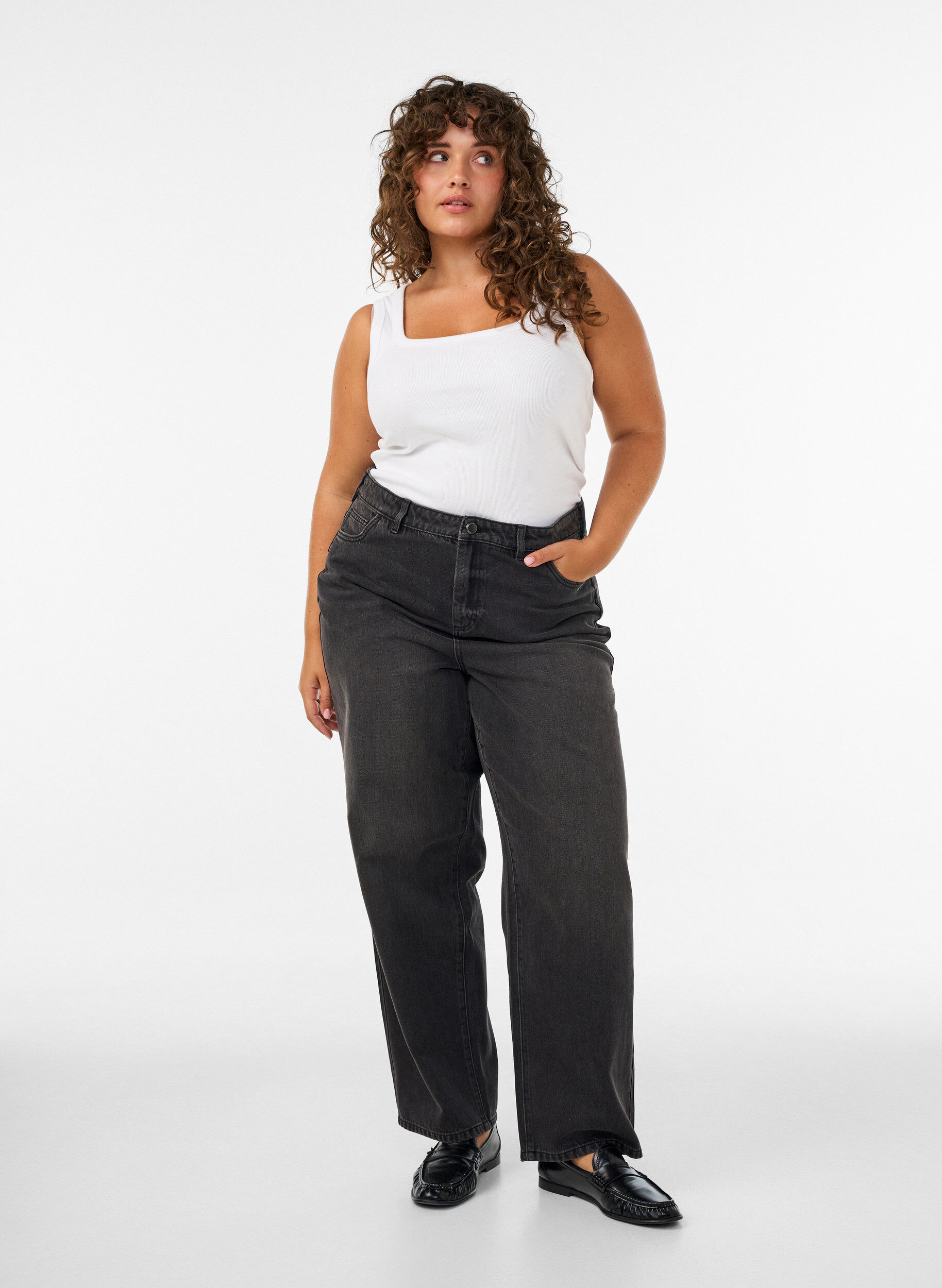 ZizziKiana Straight-Fit-Jeans mit hoher Taille, Schwarz, Model image number 0