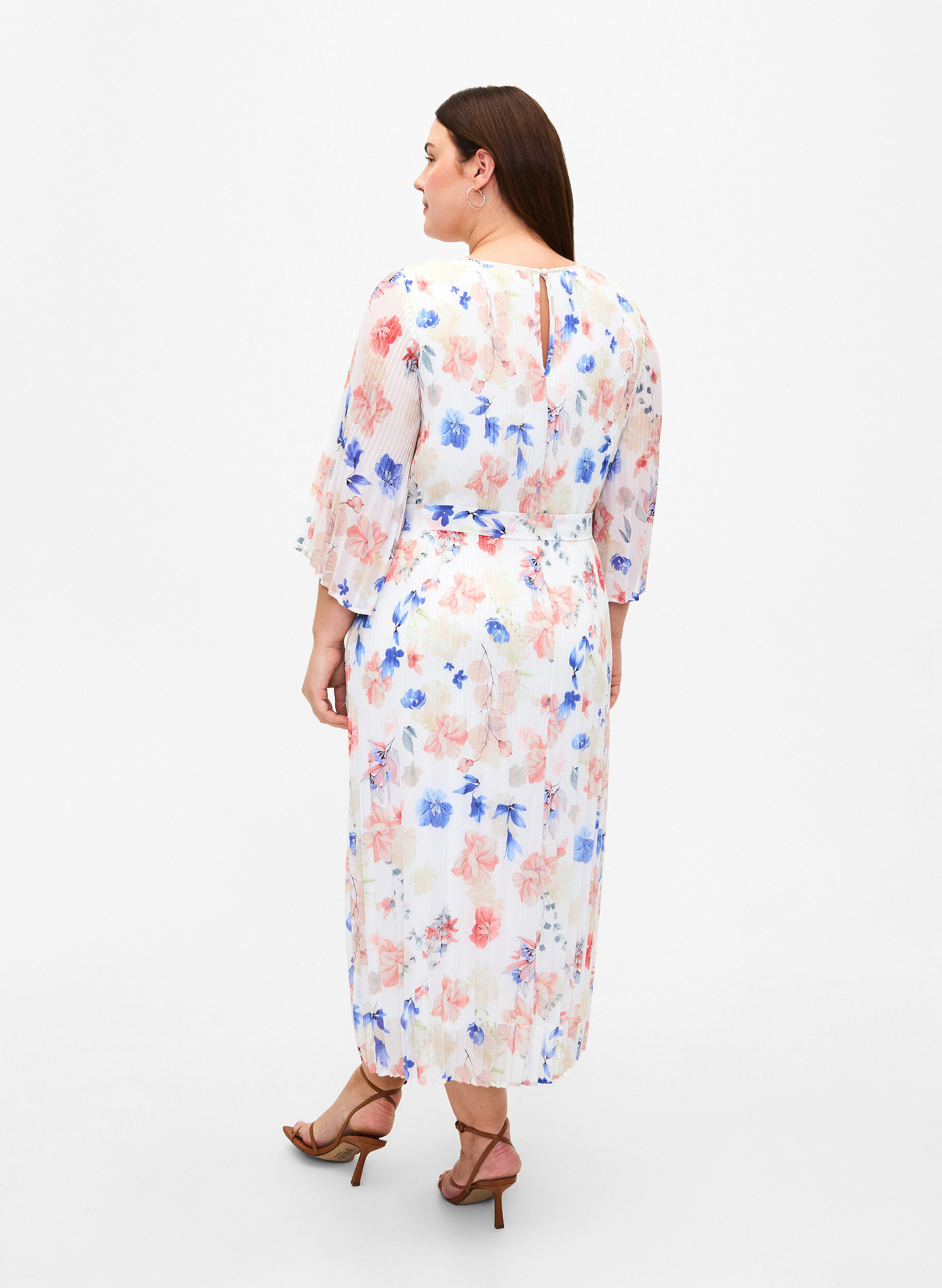 Zizzi Robe pliss&eacute;e florale avec cordon de serrage, White/Blue Floral, Model image number 1