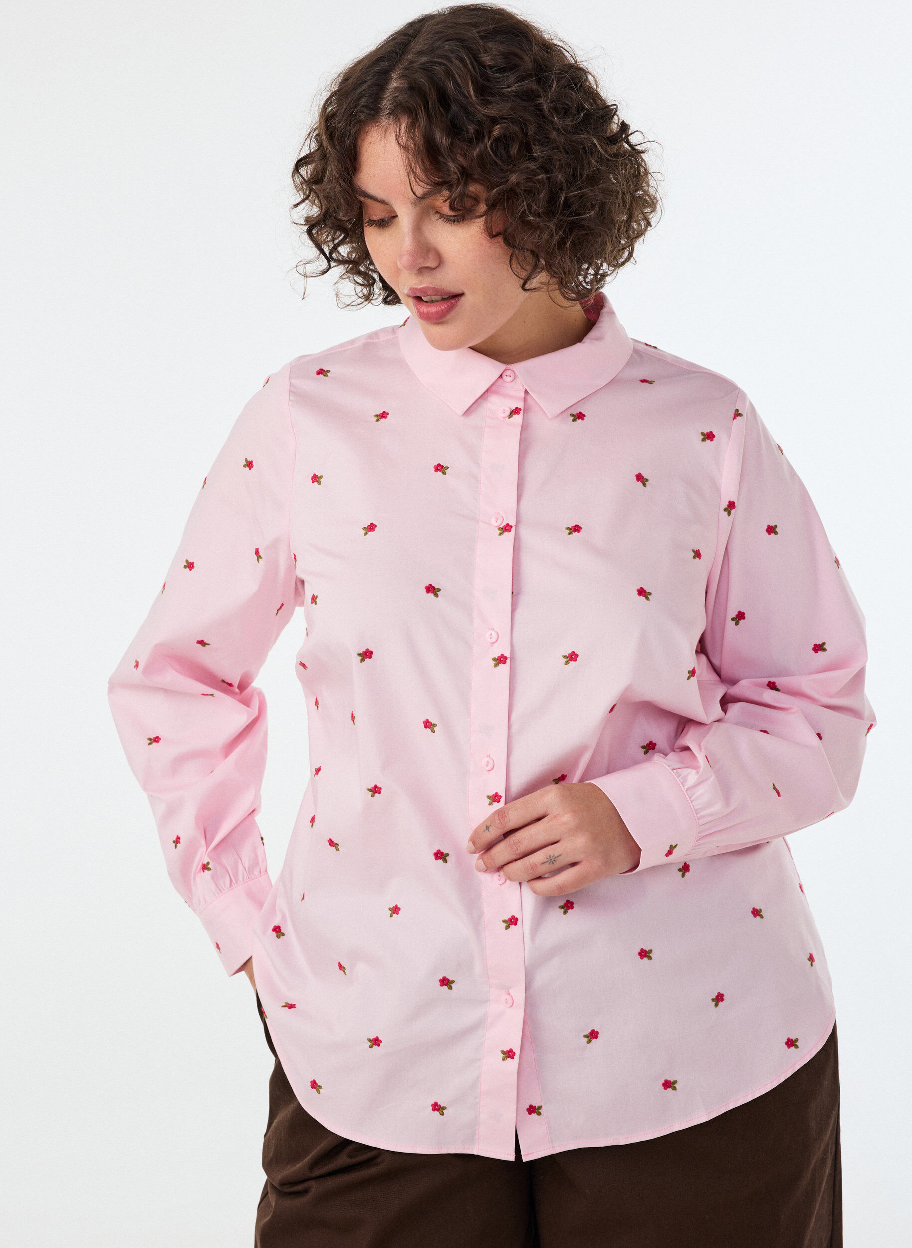 Chemise avec cerises brod&eacute;es, Rose, Model