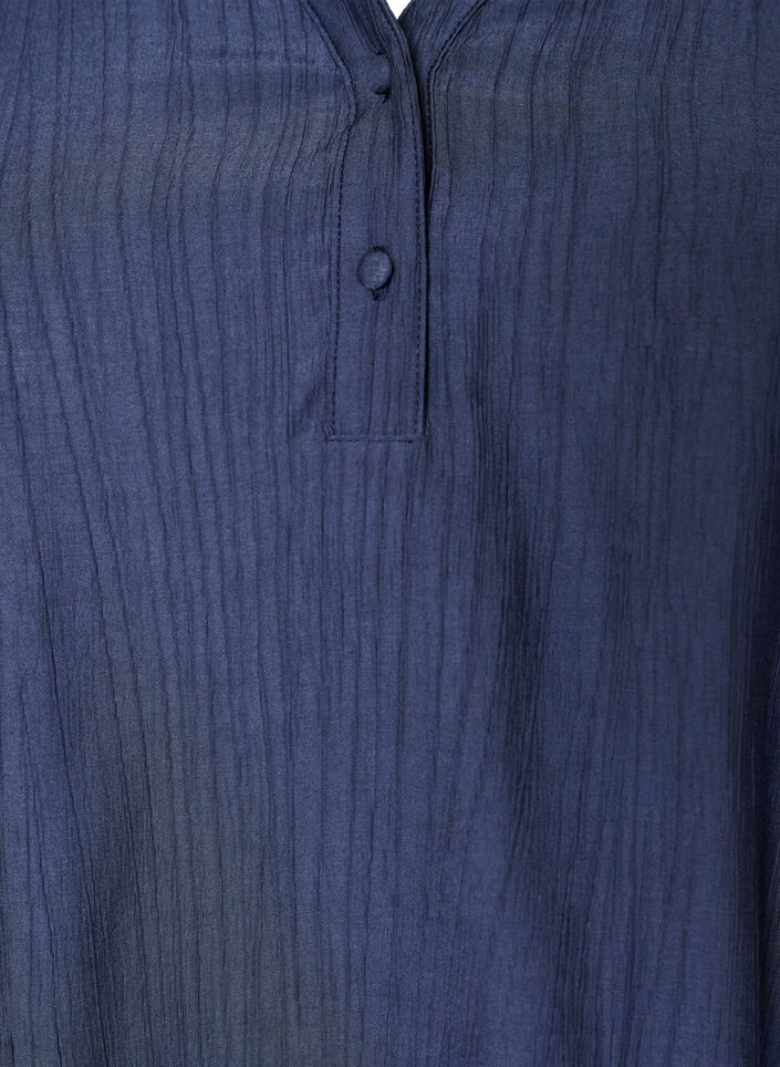 Bluse aus einer gecrinkelten Viskosemischung mit V-Ausschnitt, Blau, Packshot image number 2