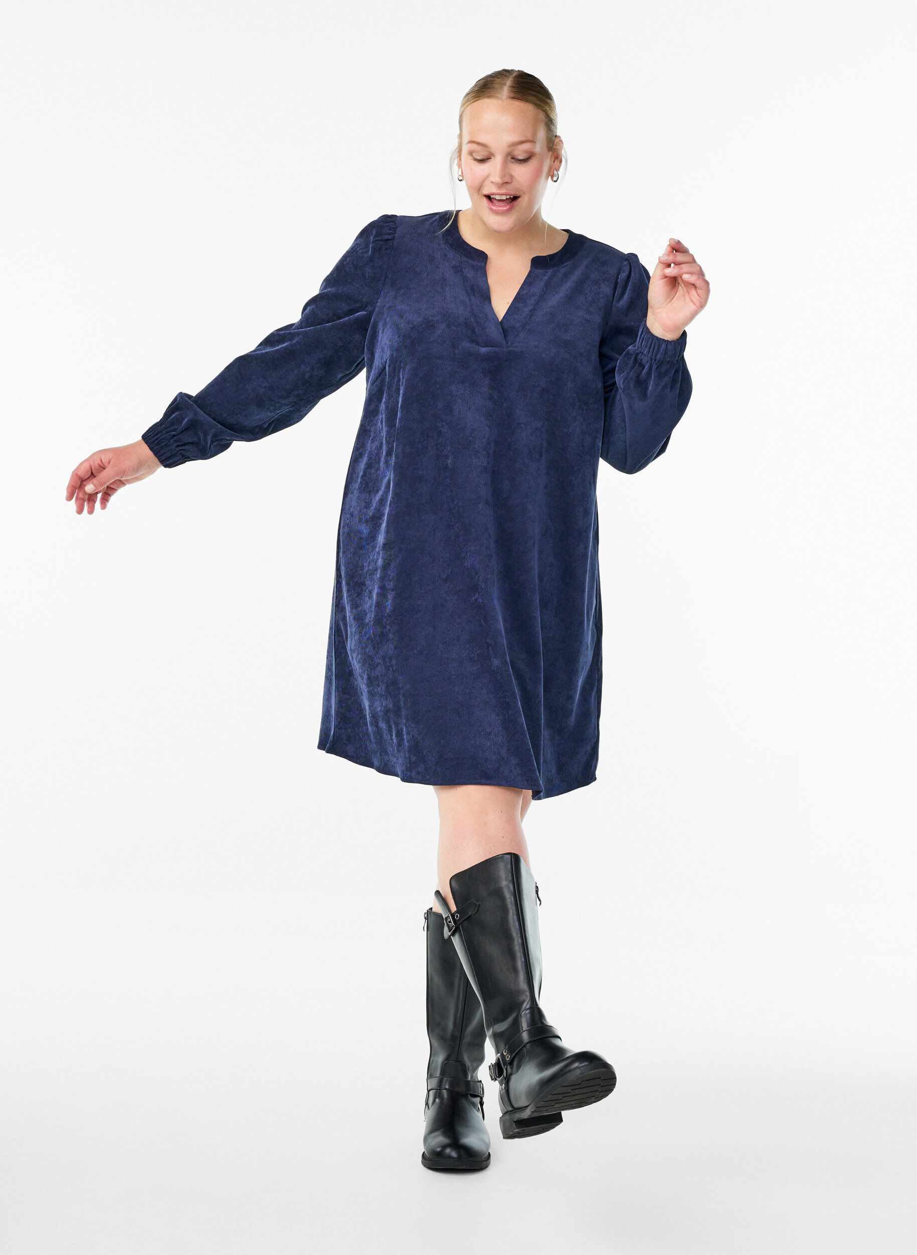 Zizzi Kurzes Samtkleid mit langen &Auml;rmeln, Blau, Model image number 1