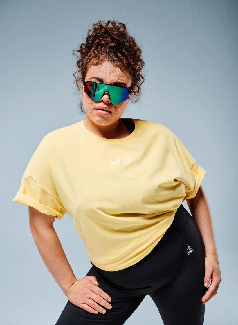 T-Shirt aus Bio-Baumwolle mit kleinem Frontmotiv, Gelb, Image image number 0