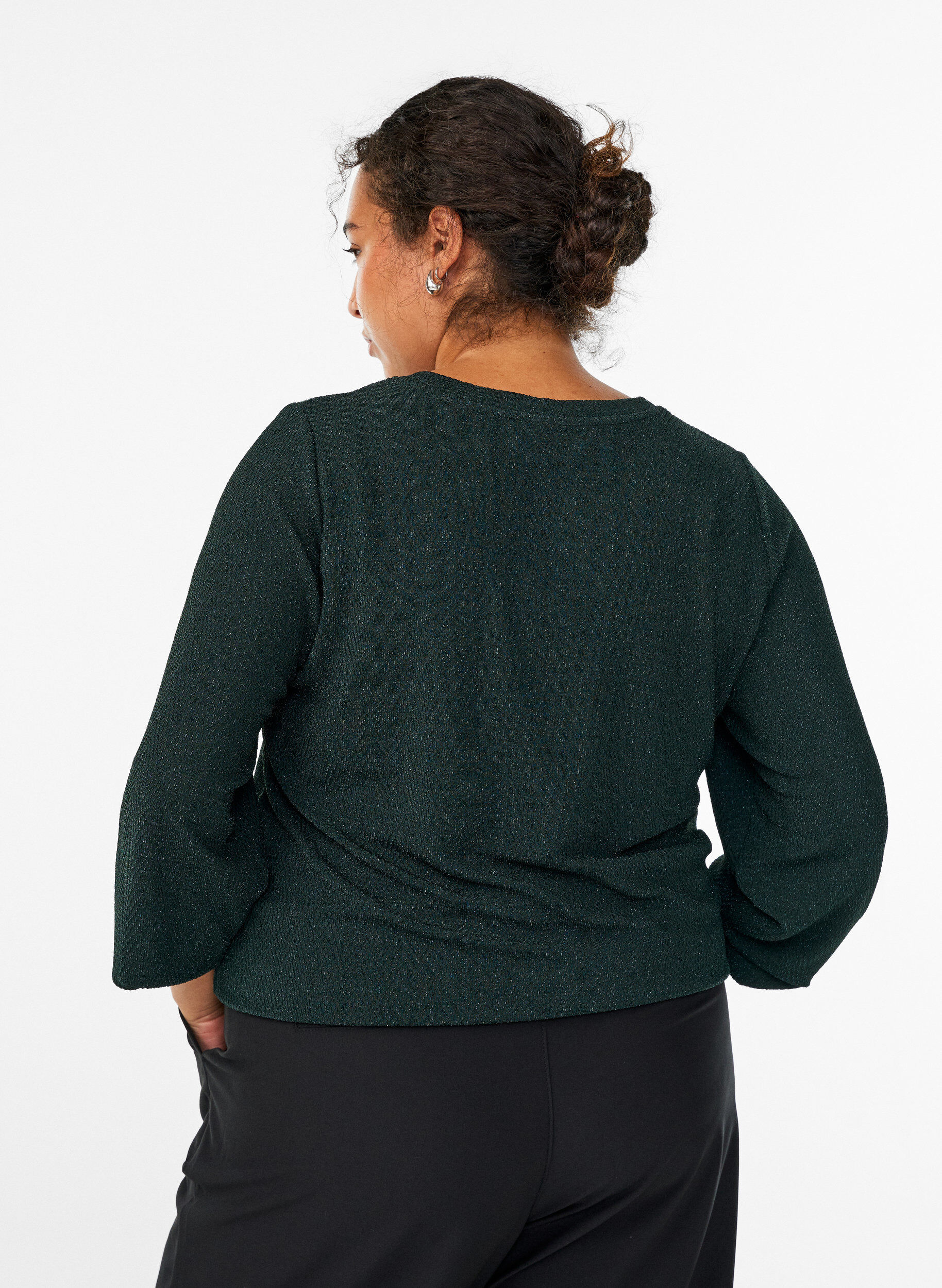 Zizzi Blouse avec motif &agrave; chevrons et fil paillet&eacute;, Vert fonc&eacute;, Model image number 2