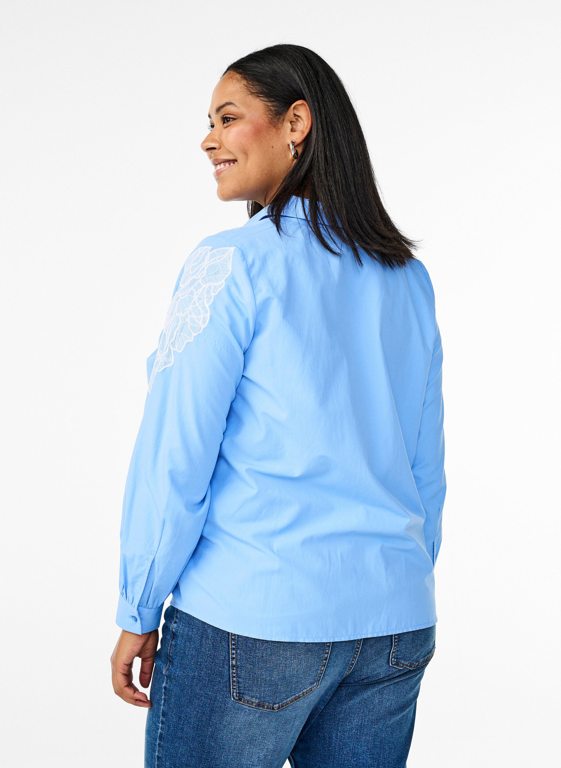 Zizzi Bluse mit Spitzendetails, Blau, Model image number 2