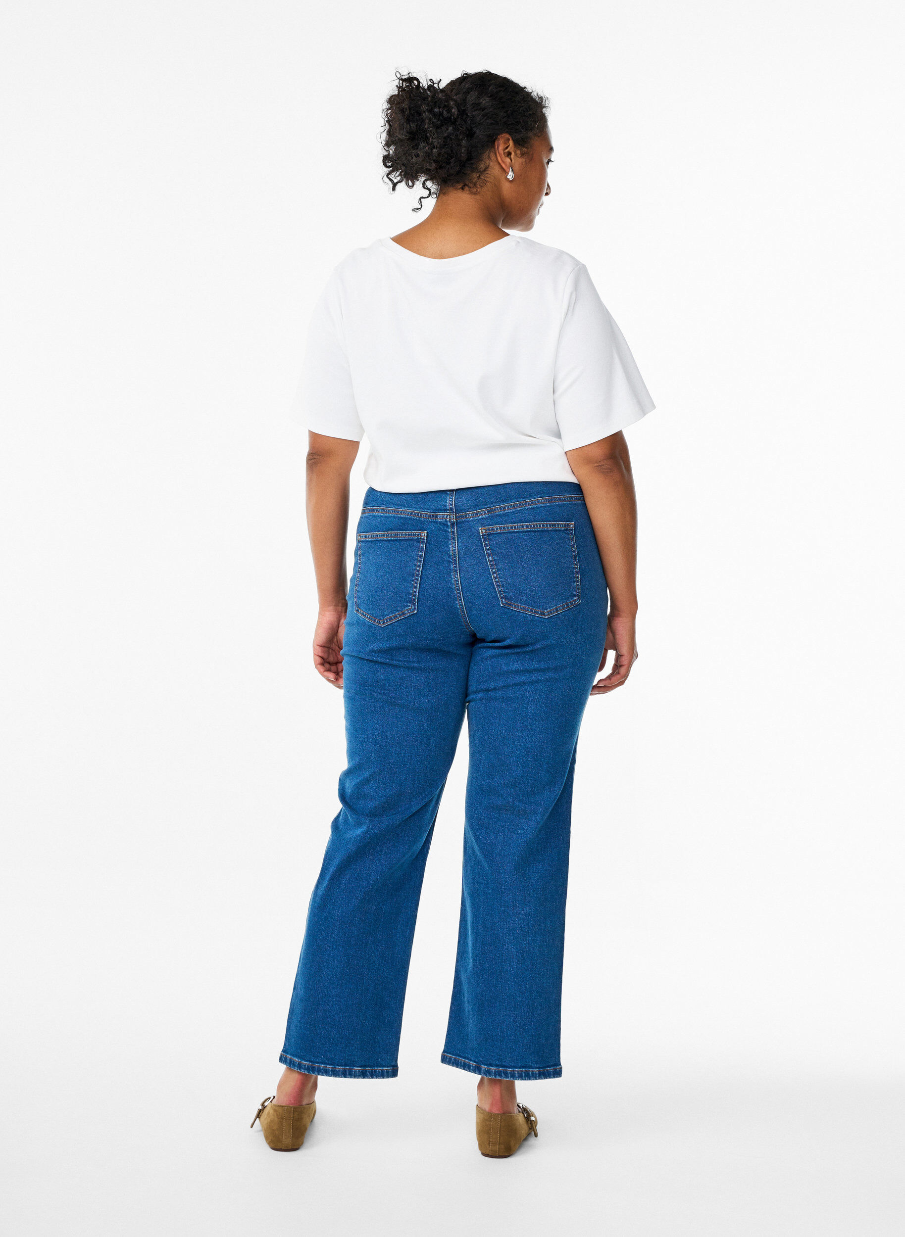 Zizzi Gemma Jeans mit hoher Taille in Regular Fit, Blau, Model image number 1