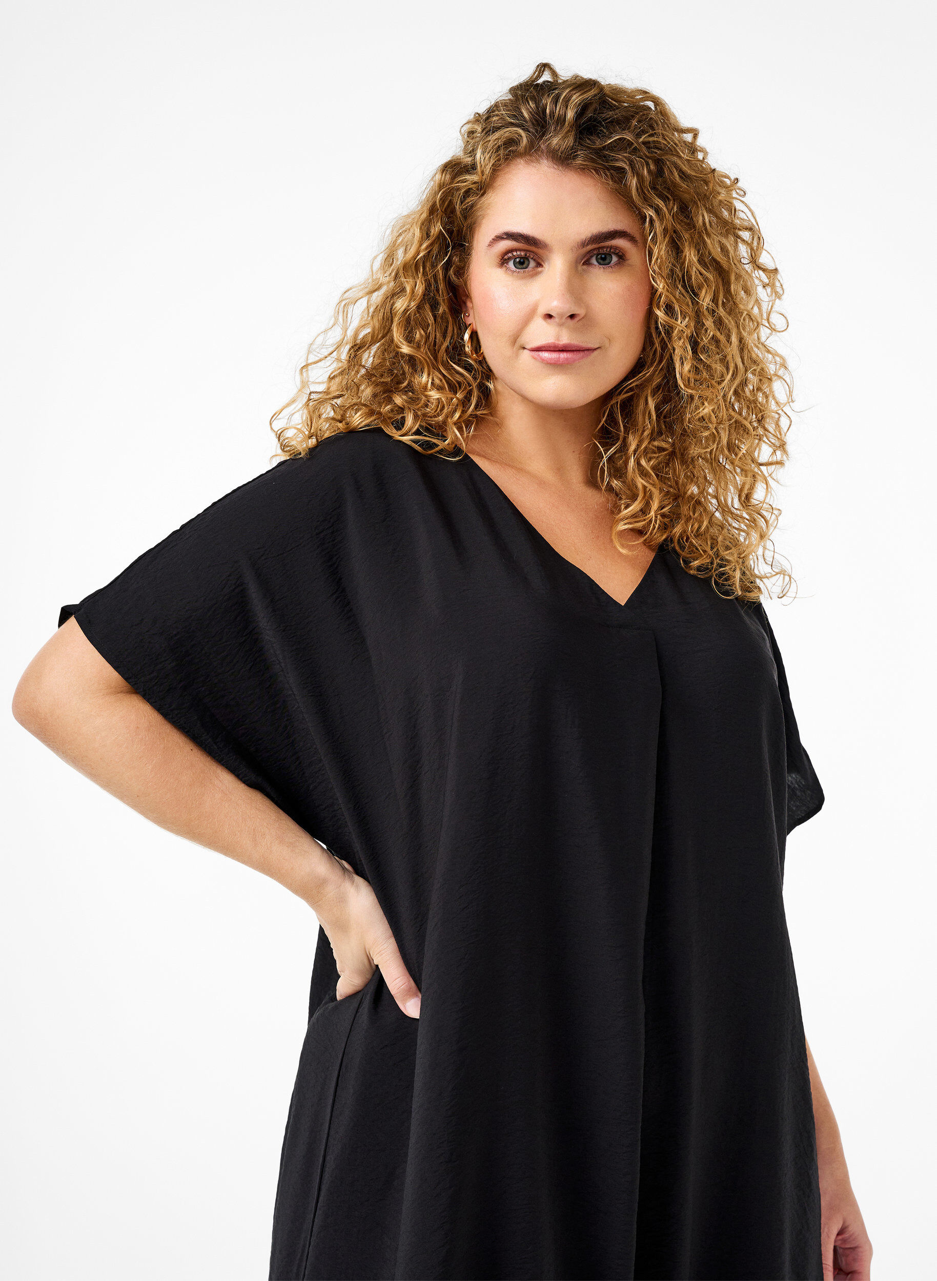 Zizzi Kleid aus Viskose mit V-Ausschnitt, Schwarz, Model image number 2