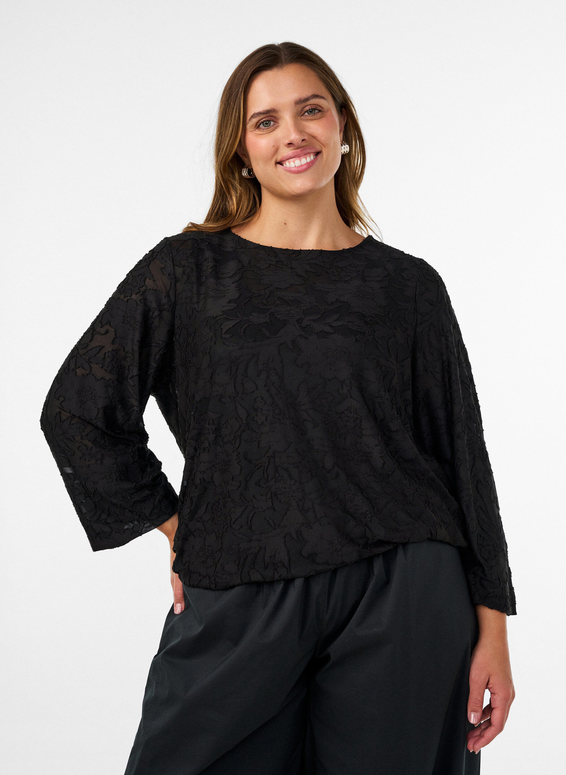 ZizziTransparente Bluse mit floraler Struktur und langen &Auml;rmeln, Schwarz, Model image number 0