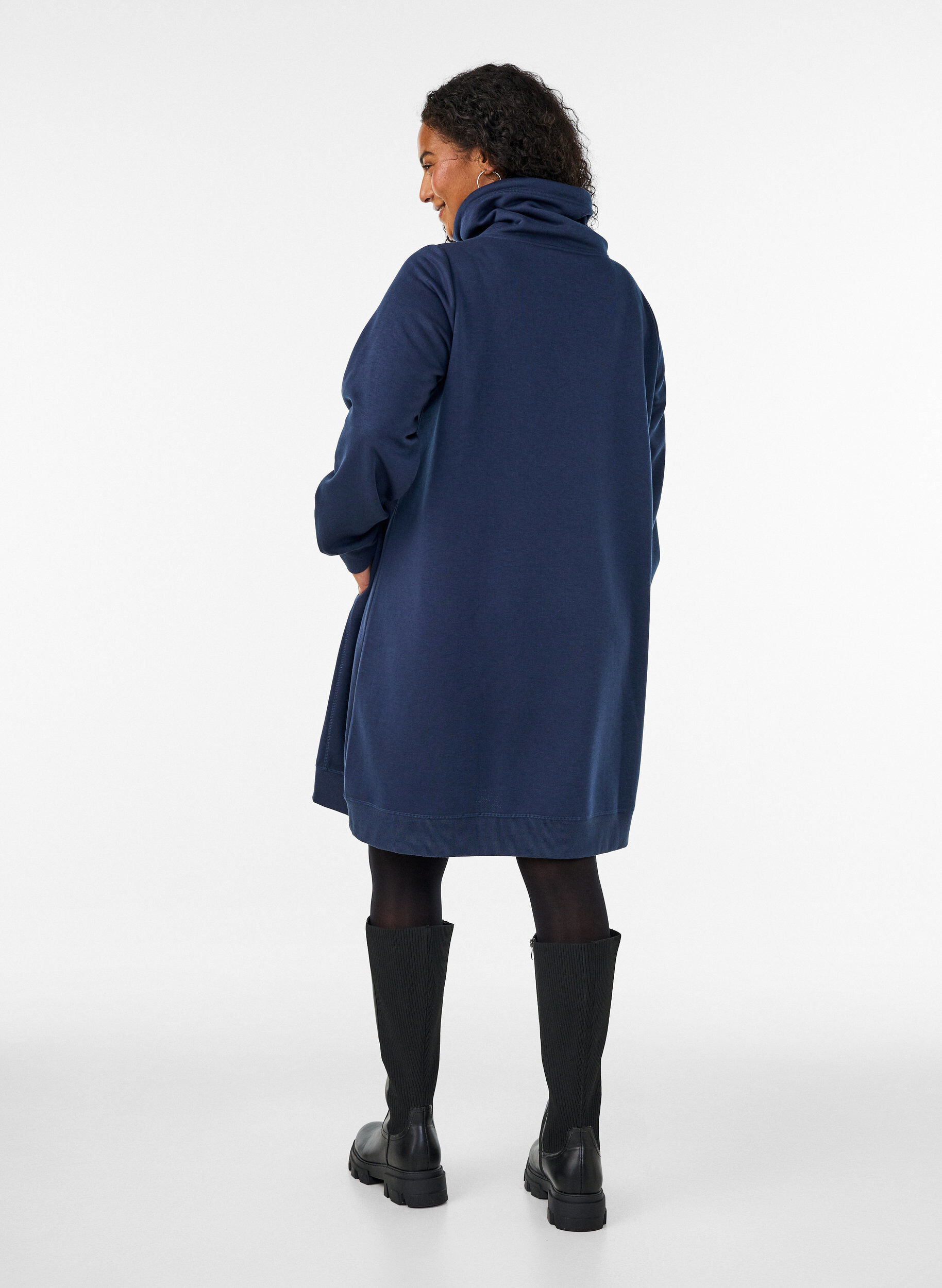 ZizziRobe sweat-shirt courte &agrave; col montant et poches, Bleu, Model image number 2