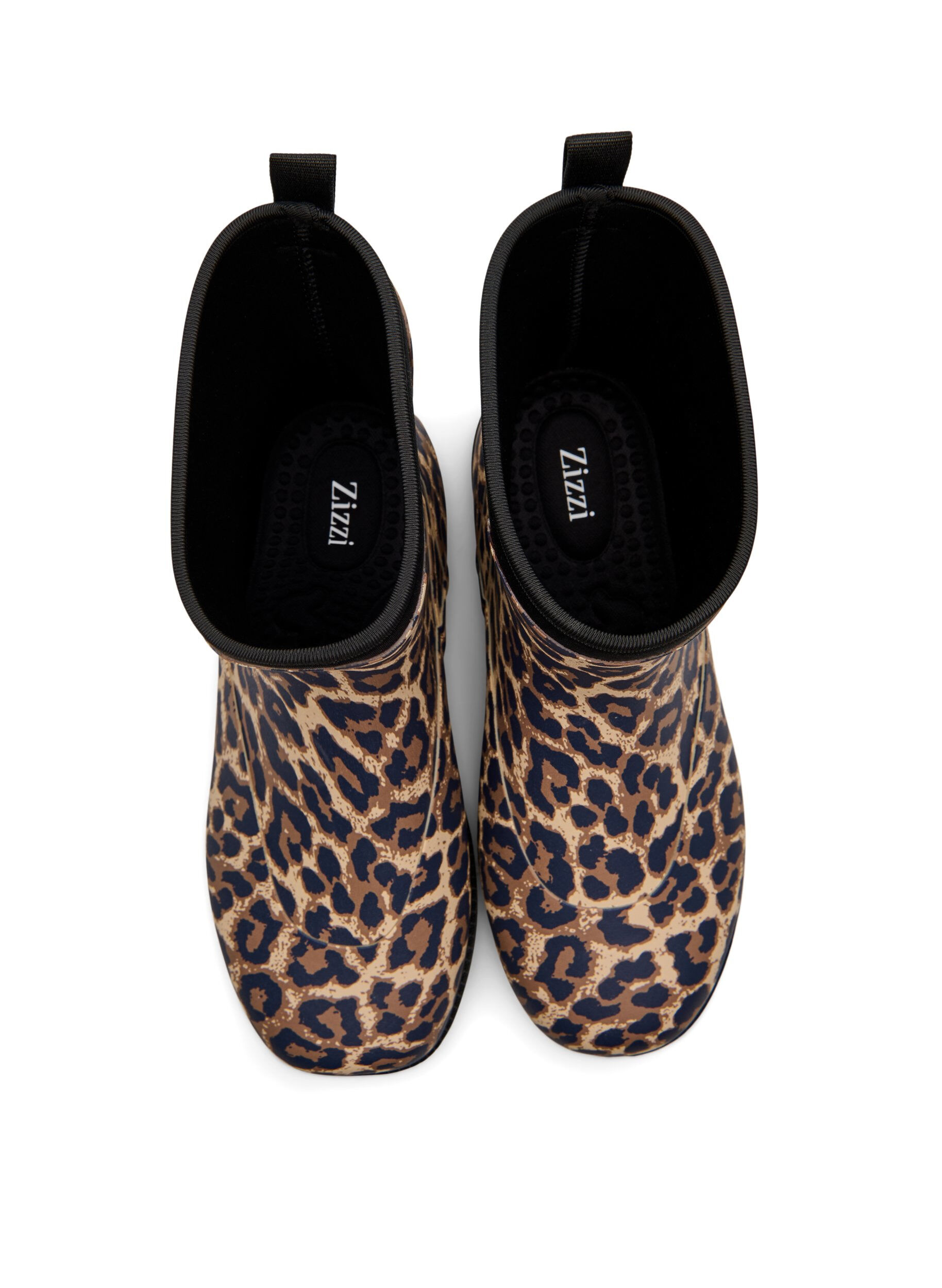 Zizzi Kurze Stiefel mit weitem Schaft aus elastischem Neopren, Leopard AOP, Packshot image number 2