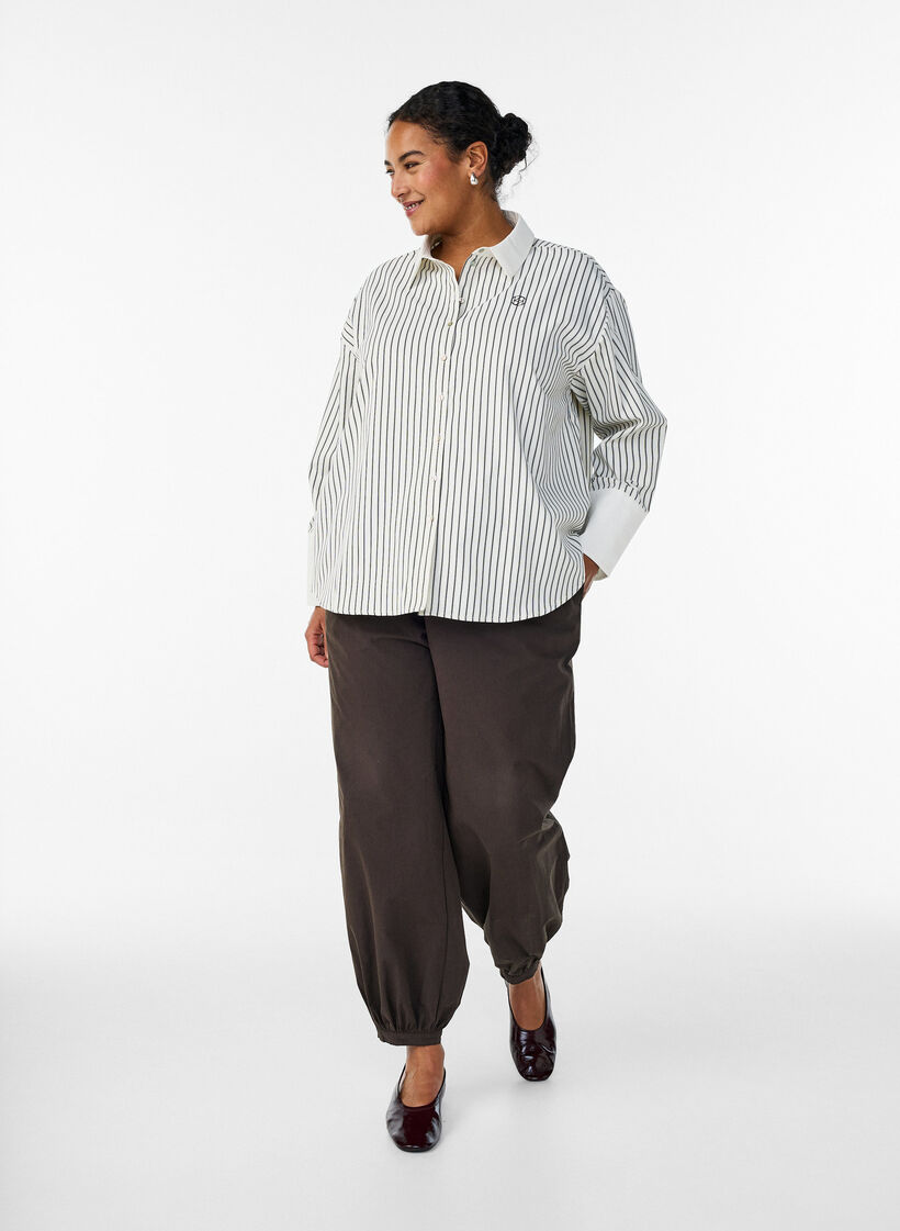 Chemise ample &agrave; rayures avec de larges poignets, Blanc, Model image number 1