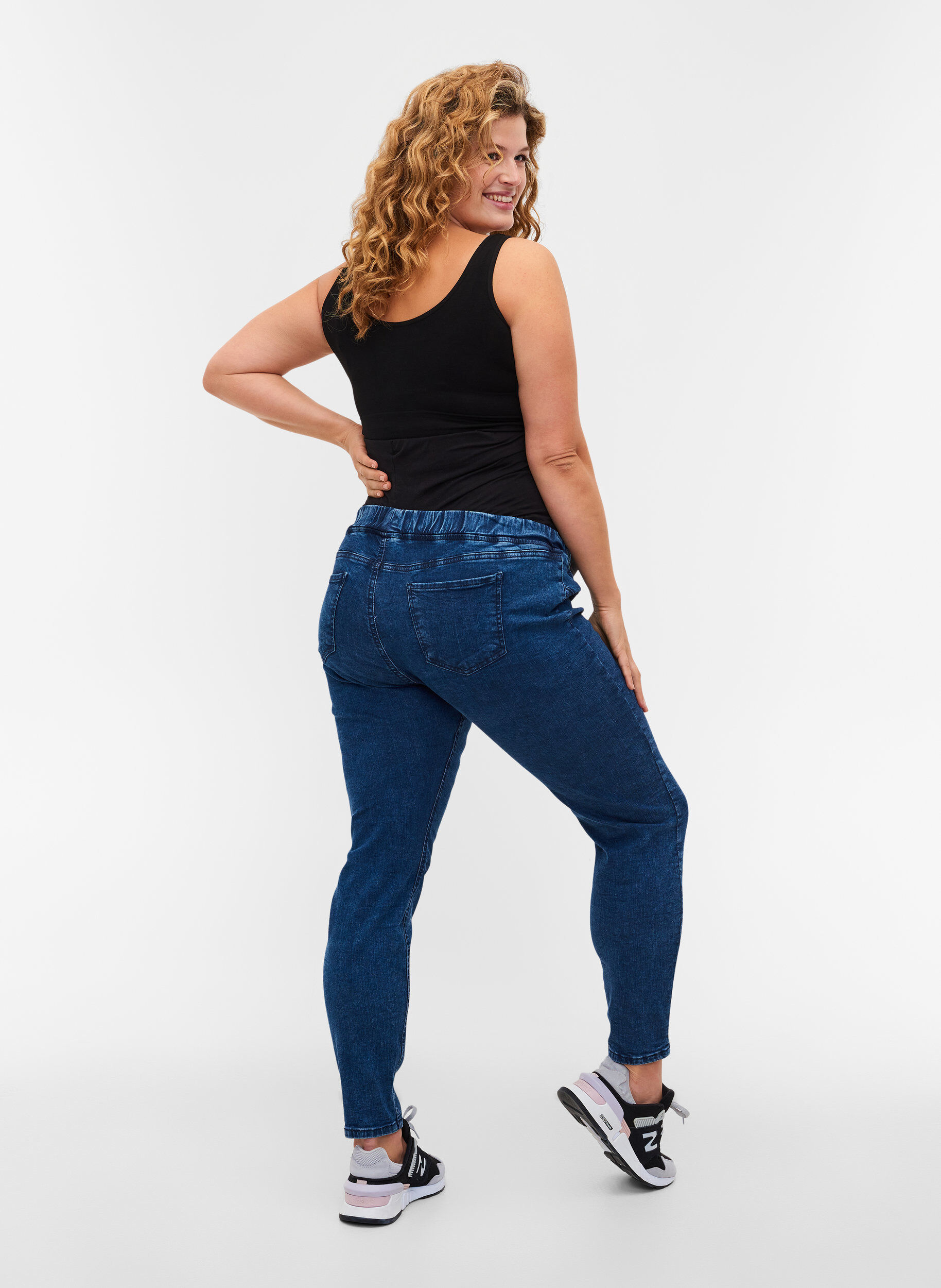 Zizzi Umstands-Jeggings mit Taschen hinten, Dark blue, Model image number 0