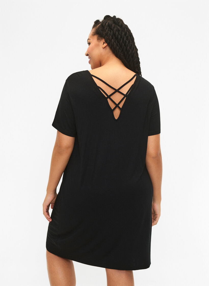 Robe en viscose à manches courtes avec détail au dos, Noir, Model image number 2
