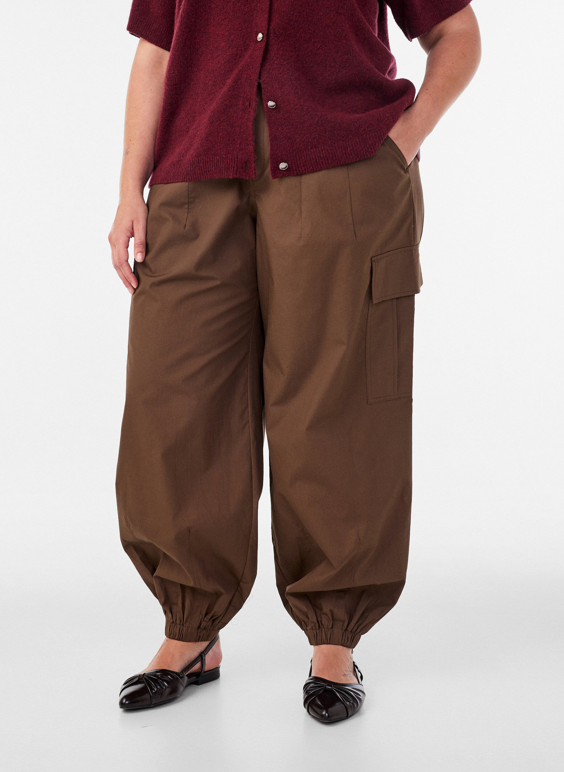 ZizziBaumwoll-Cargohose mit Ballonbein, Braun, Model image number 2
