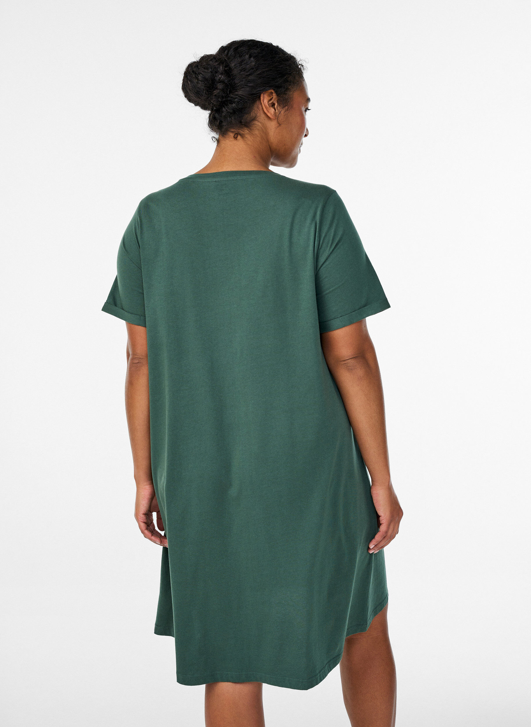 Zizzi Chemise de nuit &agrave; manches courtes en coton biologique, Vert fonc&eacute;, Model image number 2