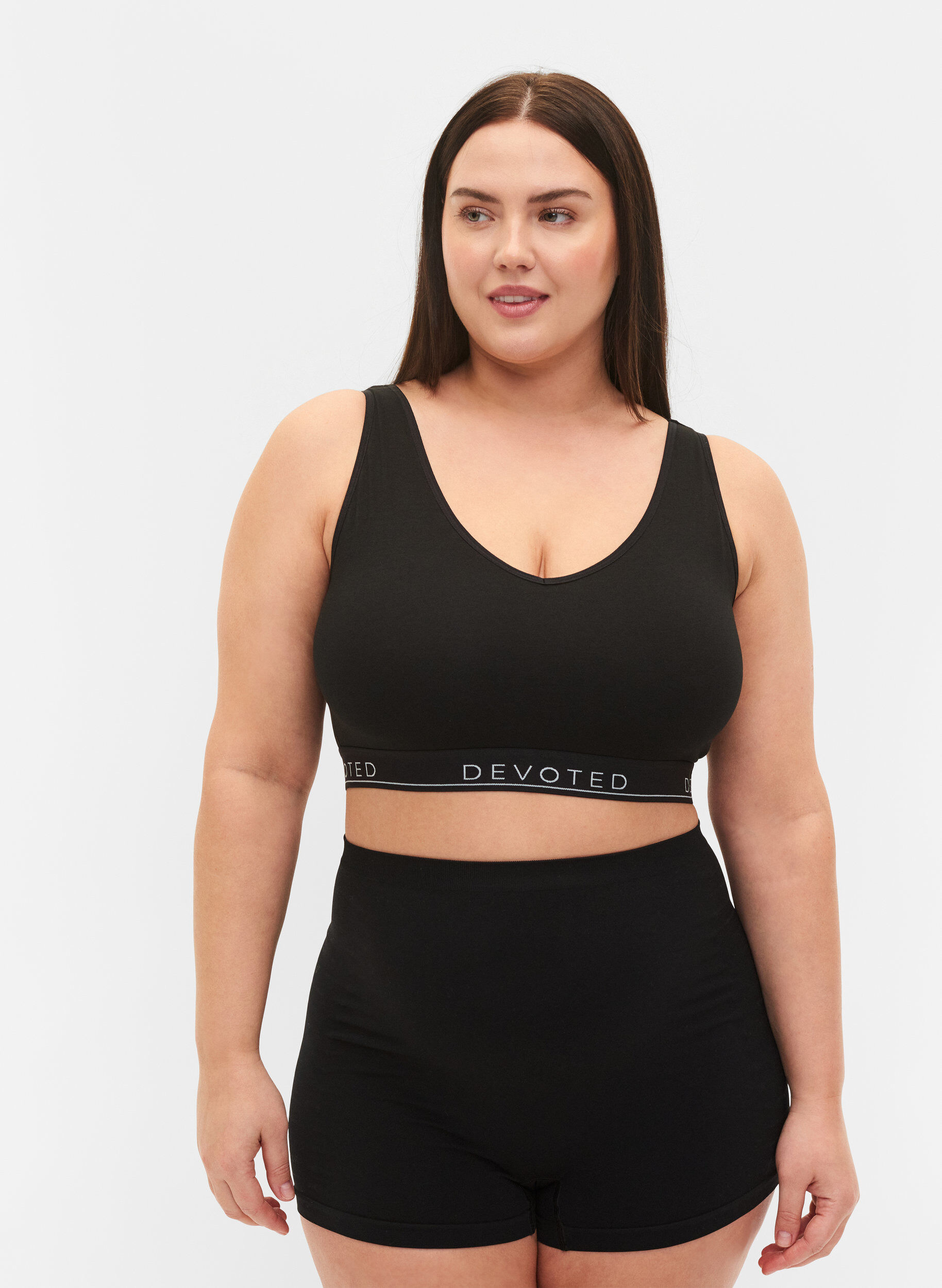 Zizzi Baumwoll-BH mit V-Ausschnitt und Textdruck, Schwarz, Model image number 1