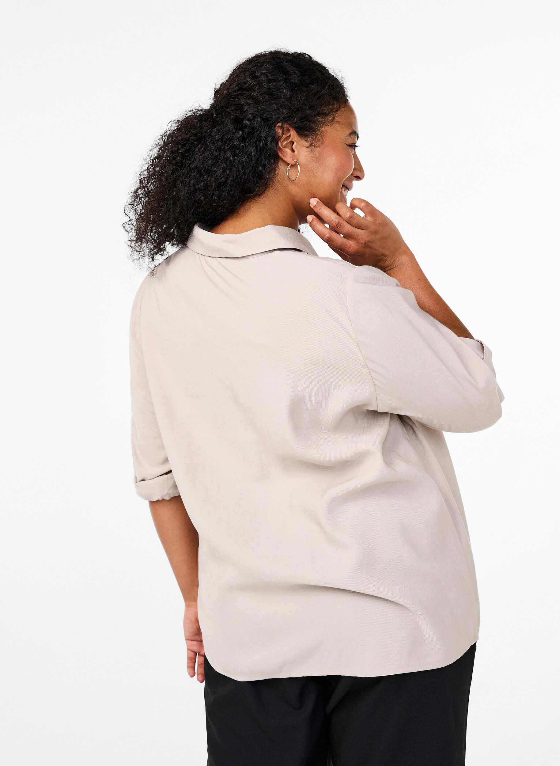 Zizzi Chemise orn&eacute;e de clous et dot&eacute;e de manches 3/4, Beige, Model image number 2