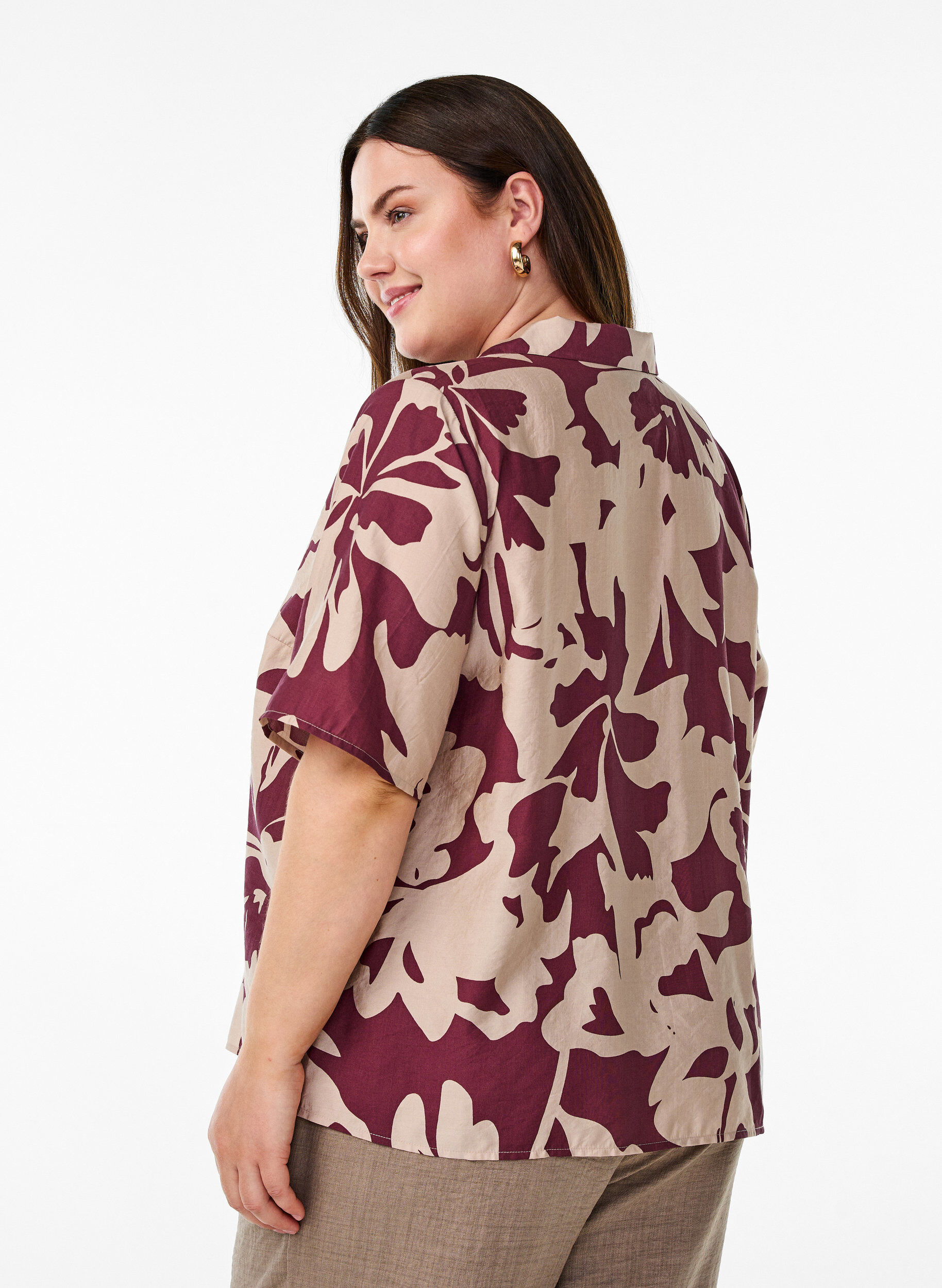 Zizzi Gebl&uuml;mte Bluse mit V-Ausschnitt, Rot, Model image number 2