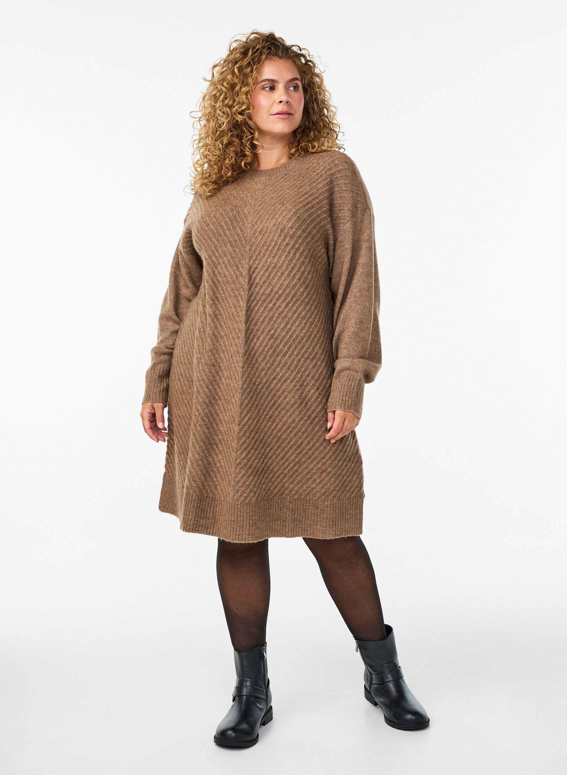 Zizzi Kurzes Strickkleid mit V-f&ouml;rmigem Strukturmuster, Braun, Model image number 1