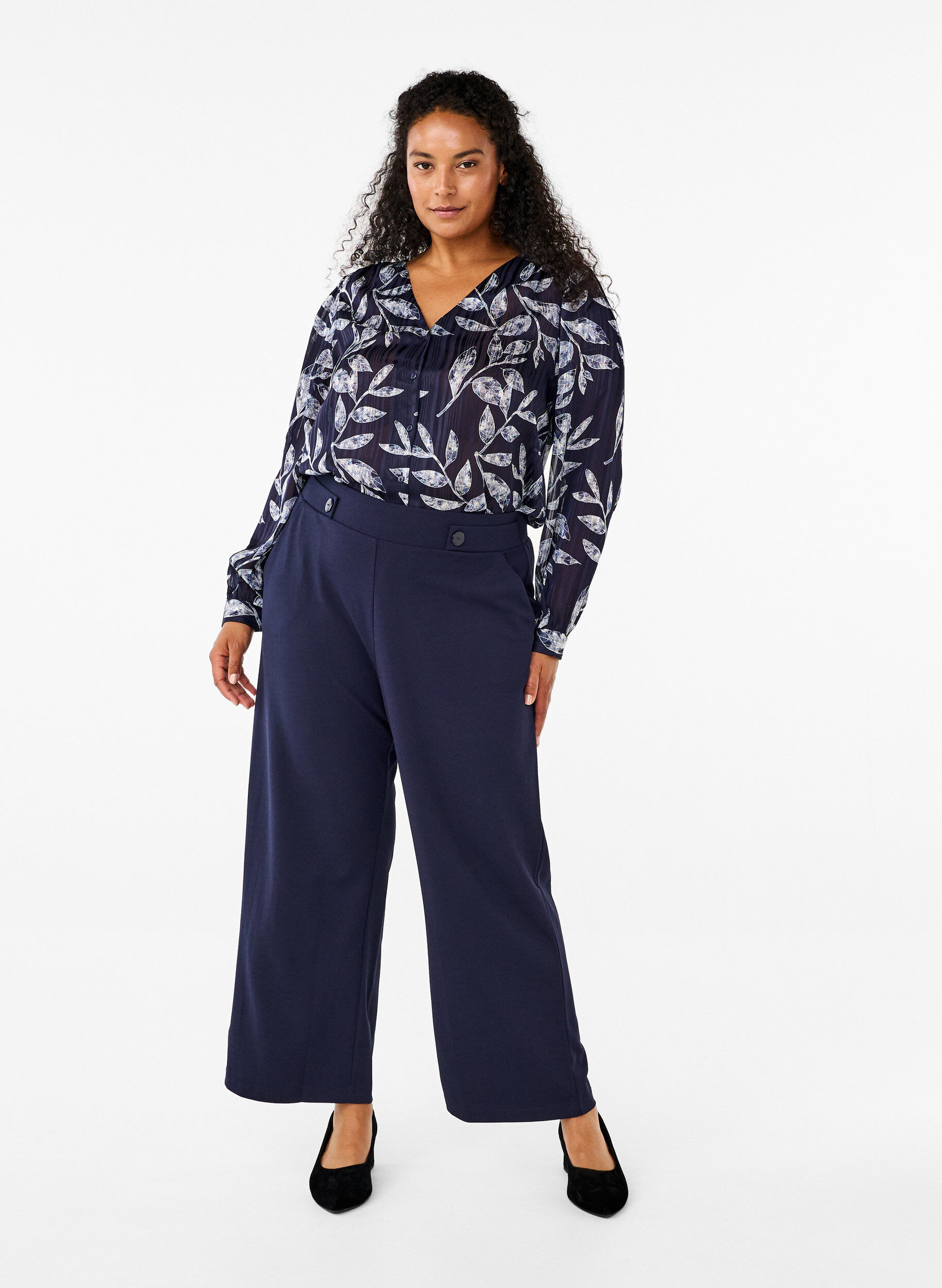 Zizzi Pantalon ample avec poches, Bleu, Model image number 0
