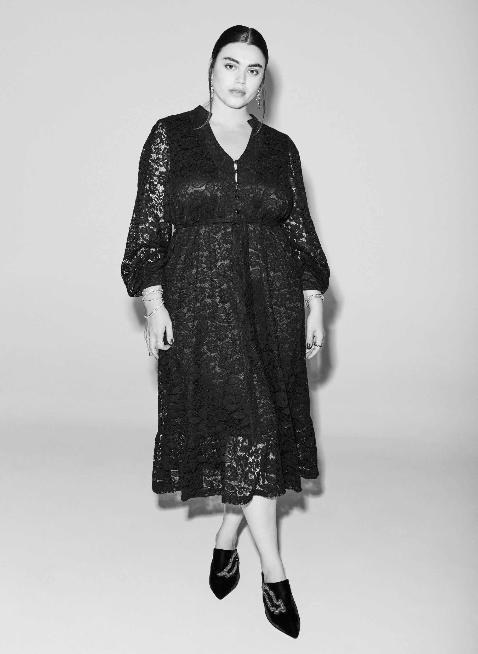 Zizzi Robe en dentelle avec manches longues et ceinture &agrave; nouer, Noir, Image image number 0