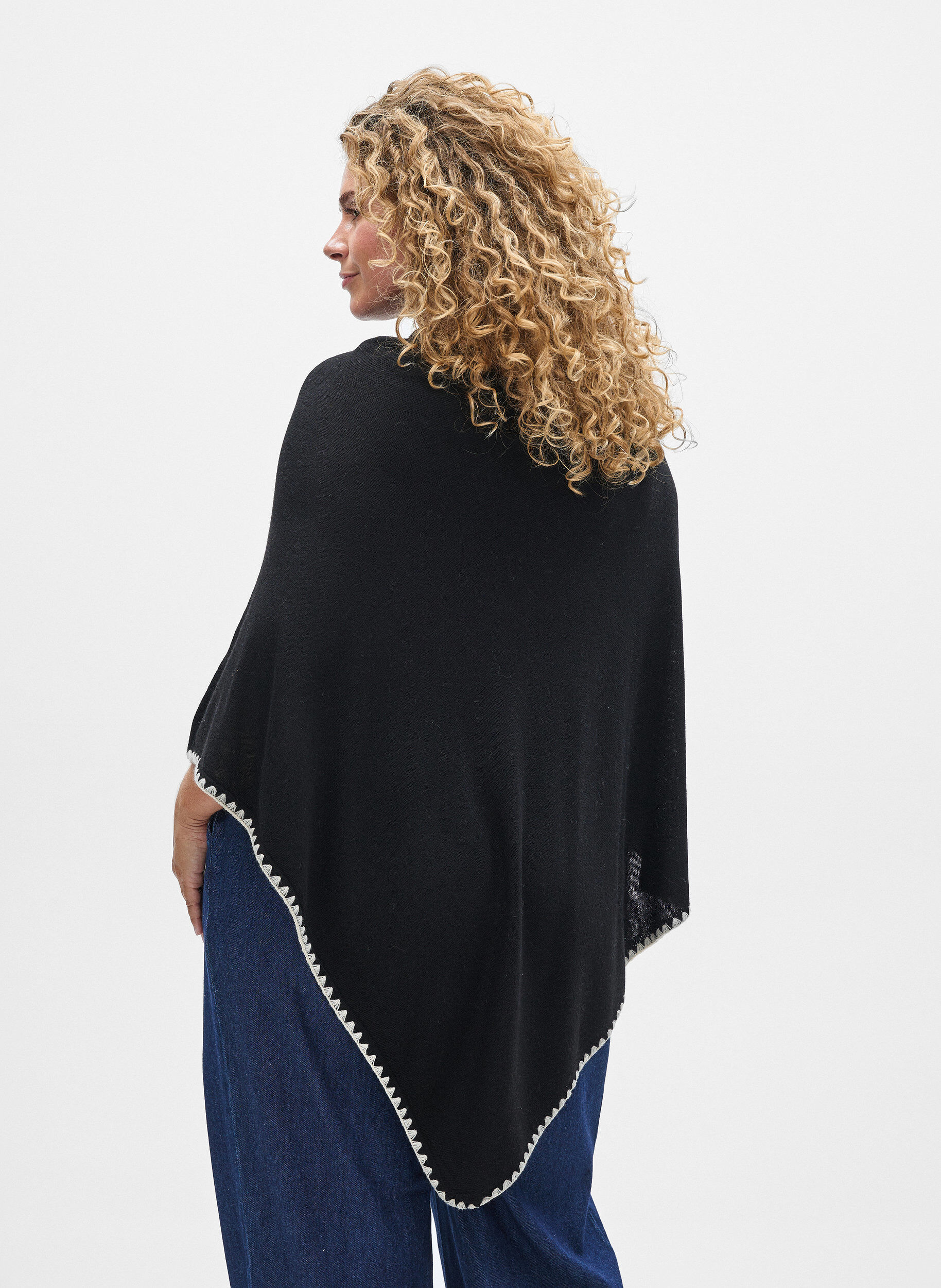 Zizzi Feinstrickponcho., Schwarz, Model image number 2