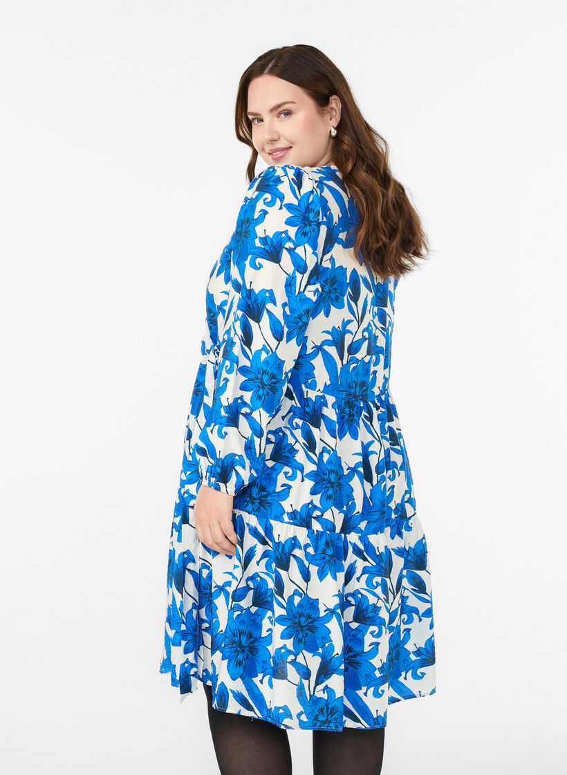 Robe portefeuille à fleurs avec ceinture à nouer, Vanille, Model image number 2