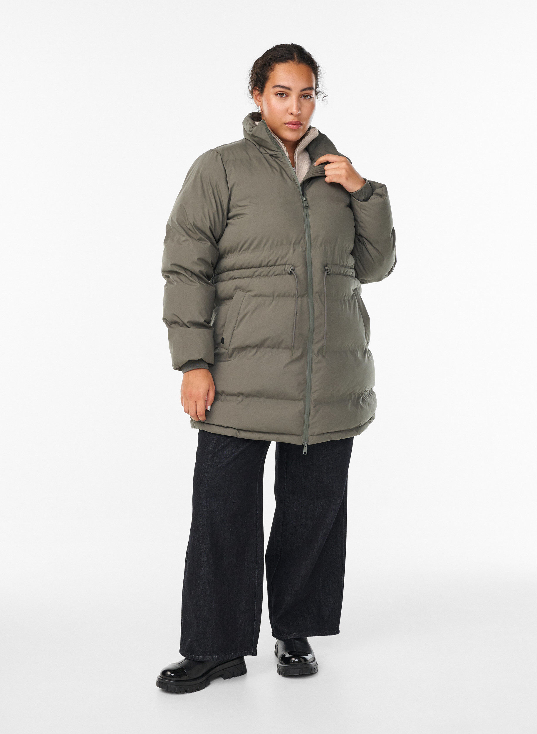 Zizzi Mittellange Pufferjacke mit verstellbarer Taille, Grau, Model image number 1