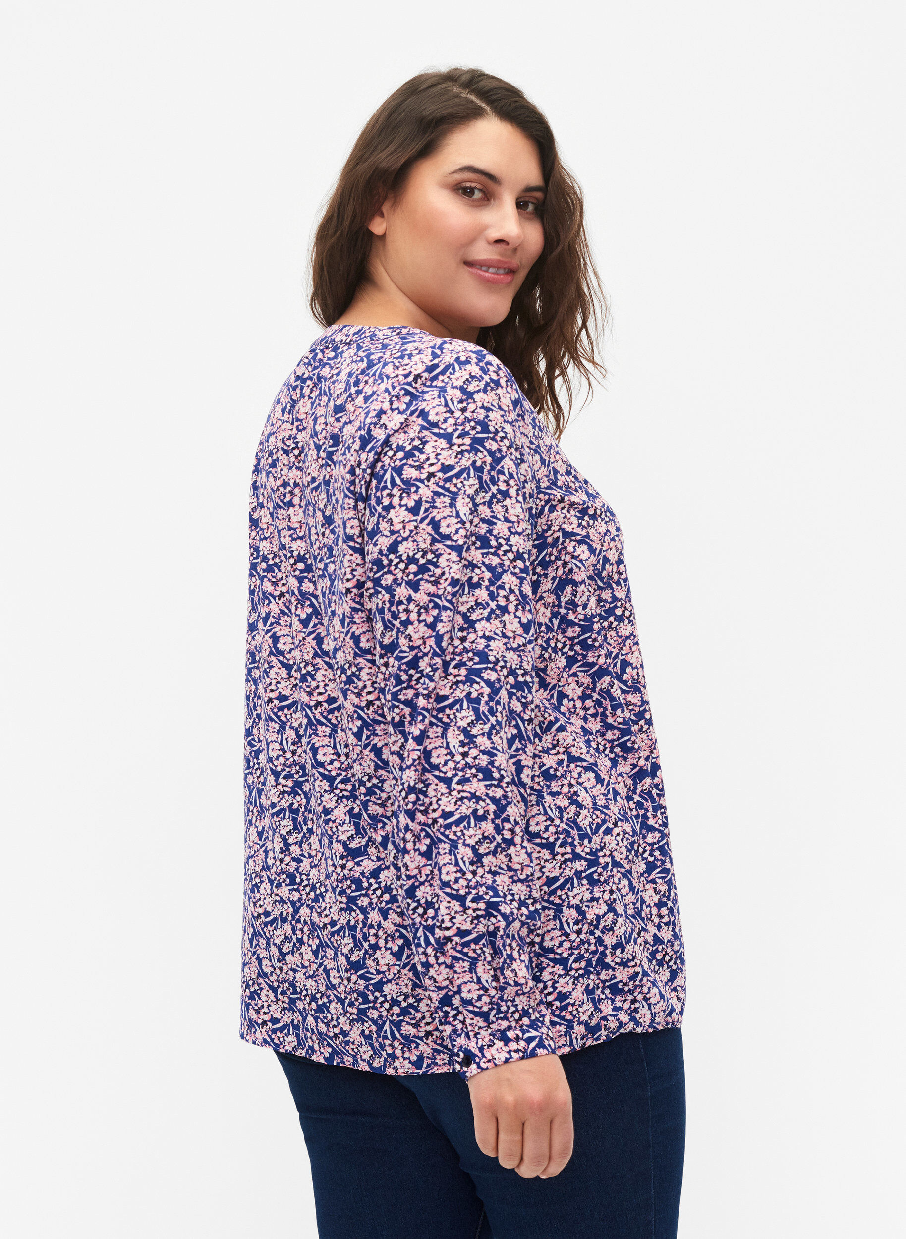 Zizzi FLASH - Lang&auml;rmelige Bluse mit Print, Strong Blue Flower, Model image number 1
