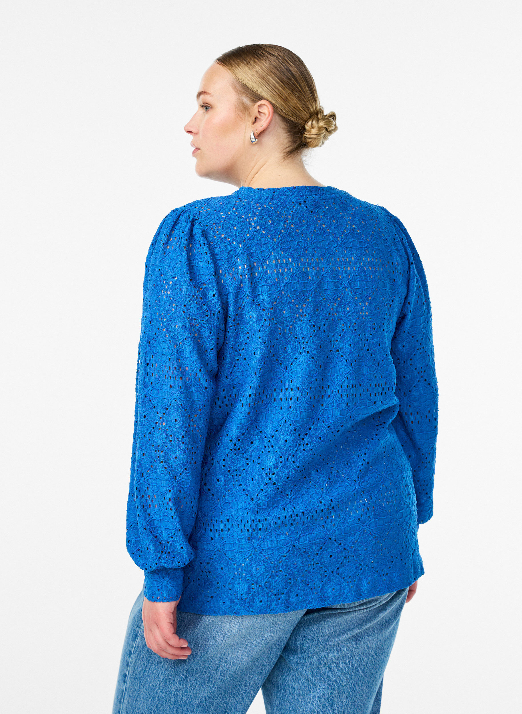 Zizzi Blouse &agrave; manches longues avec broderie ajour&eacute;e, Bleu, Model image number 2
