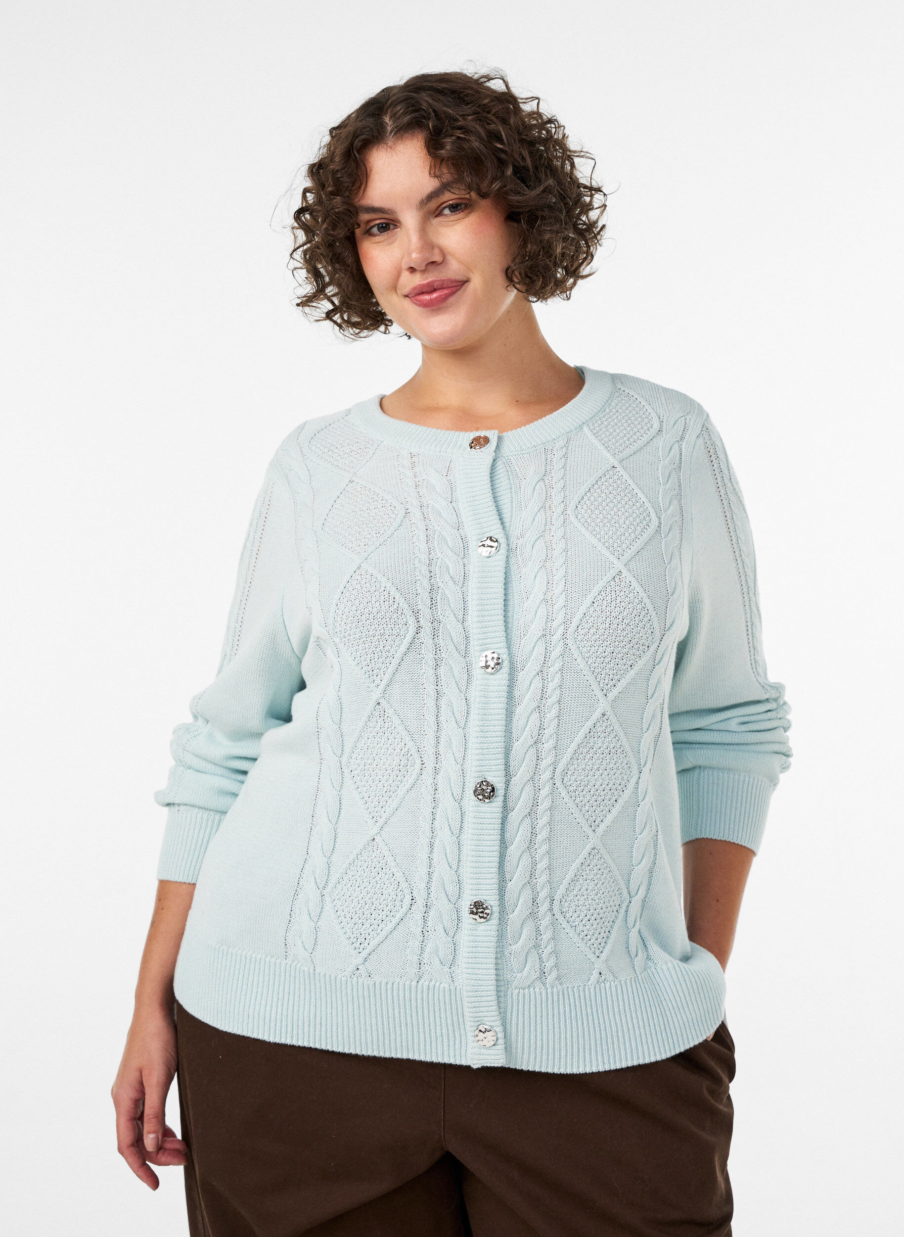 Cardigan en maille torsad&eacute;e avec boutons d&eacute;coratifs, Bleu Clair, Model
