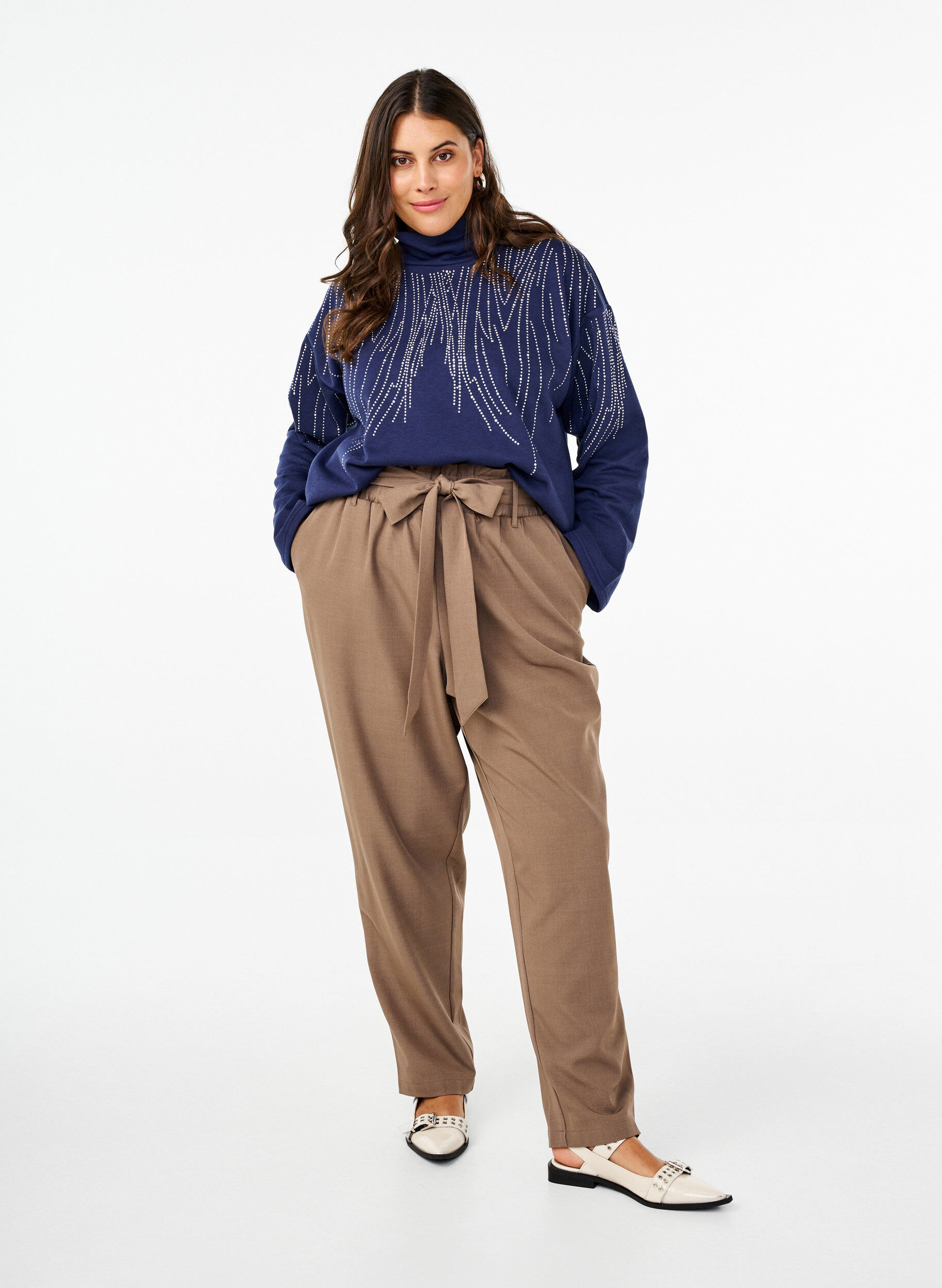 Zizzi Pantalon taille haute &agrave; volants et ceinture &agrave; nouer, Walnut Melange, Model image number 0
