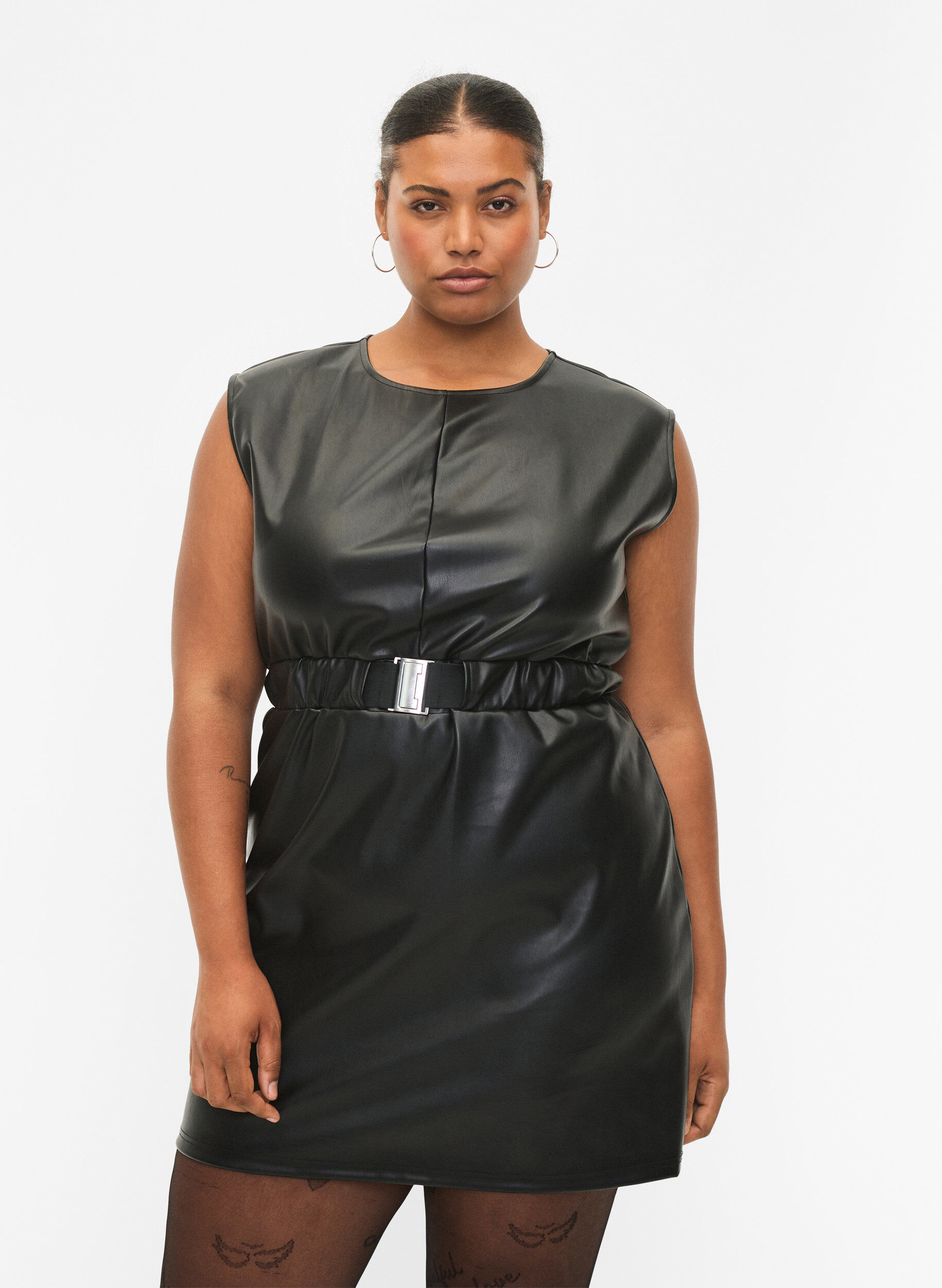 Zizzi Robe courte aspect cuir, Black, Model image number 0