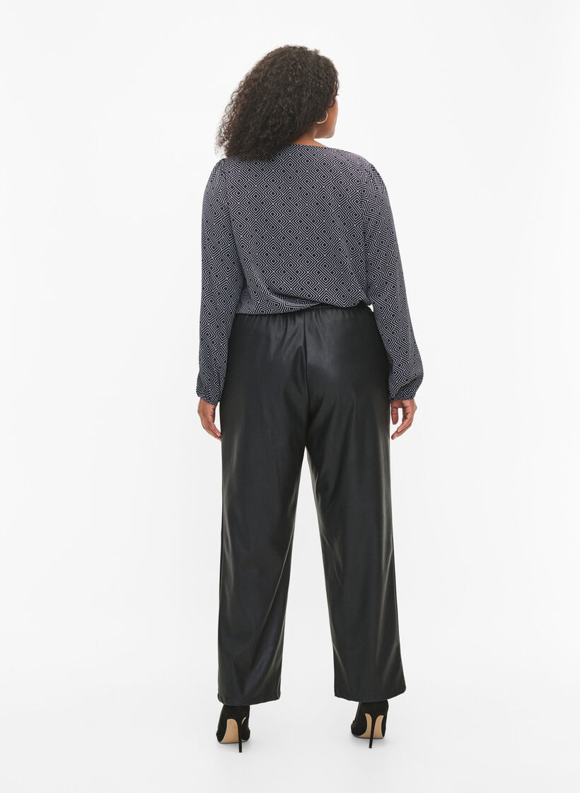 Pantalon en simili-cuir avec poches, Black, Model image number 1