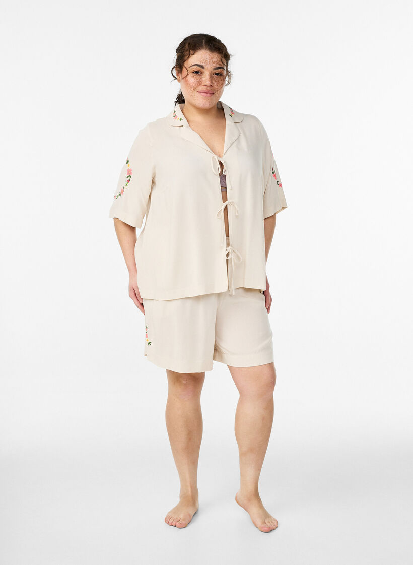 Short de pyjama ample taille haute en viscose, Beige, Model image number 1
