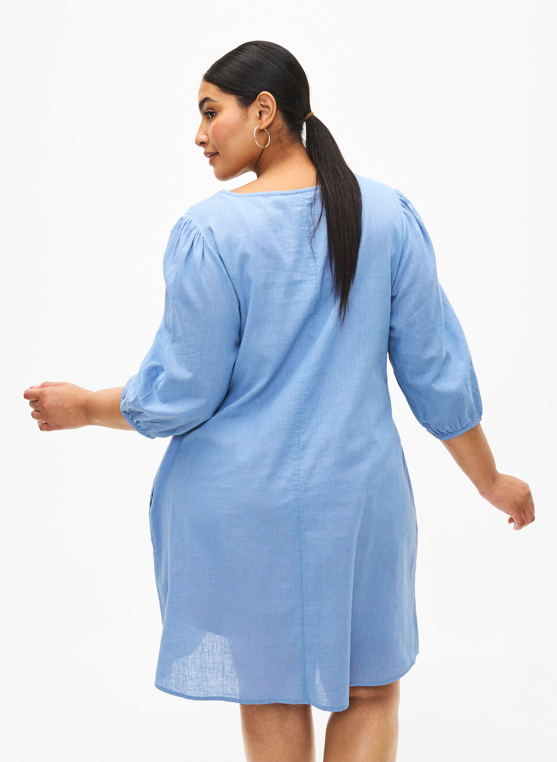 Zizzi Kurzes Kleid aus Baumwollmischung mit Leinen, Faded Denim, Model image number 1