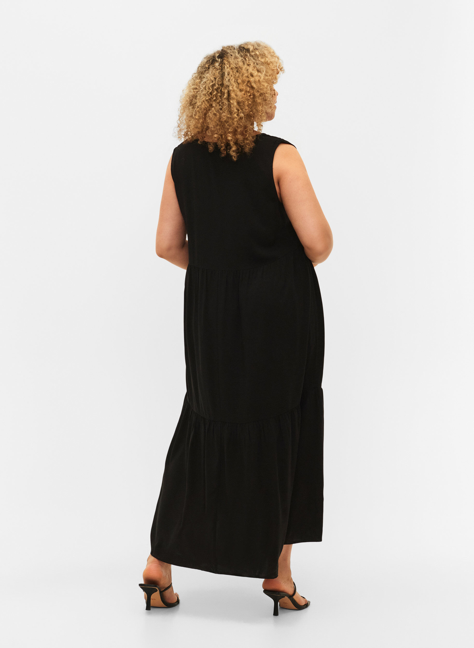 Zizzi Robe longue sans manches en viscose, Black, Model image number 1