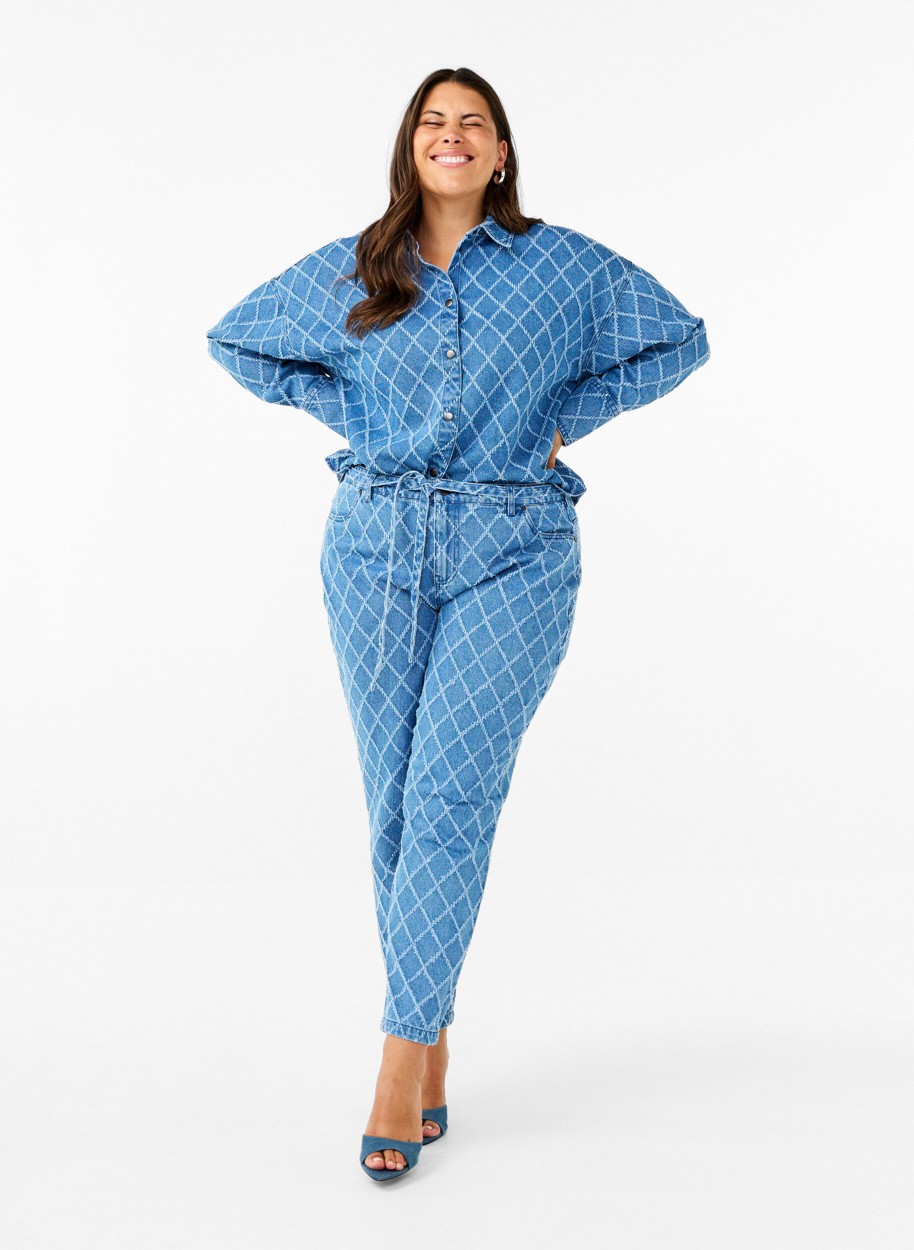 Zizzi Chemise en jean look destroy, Blue Denim, Model image number 2