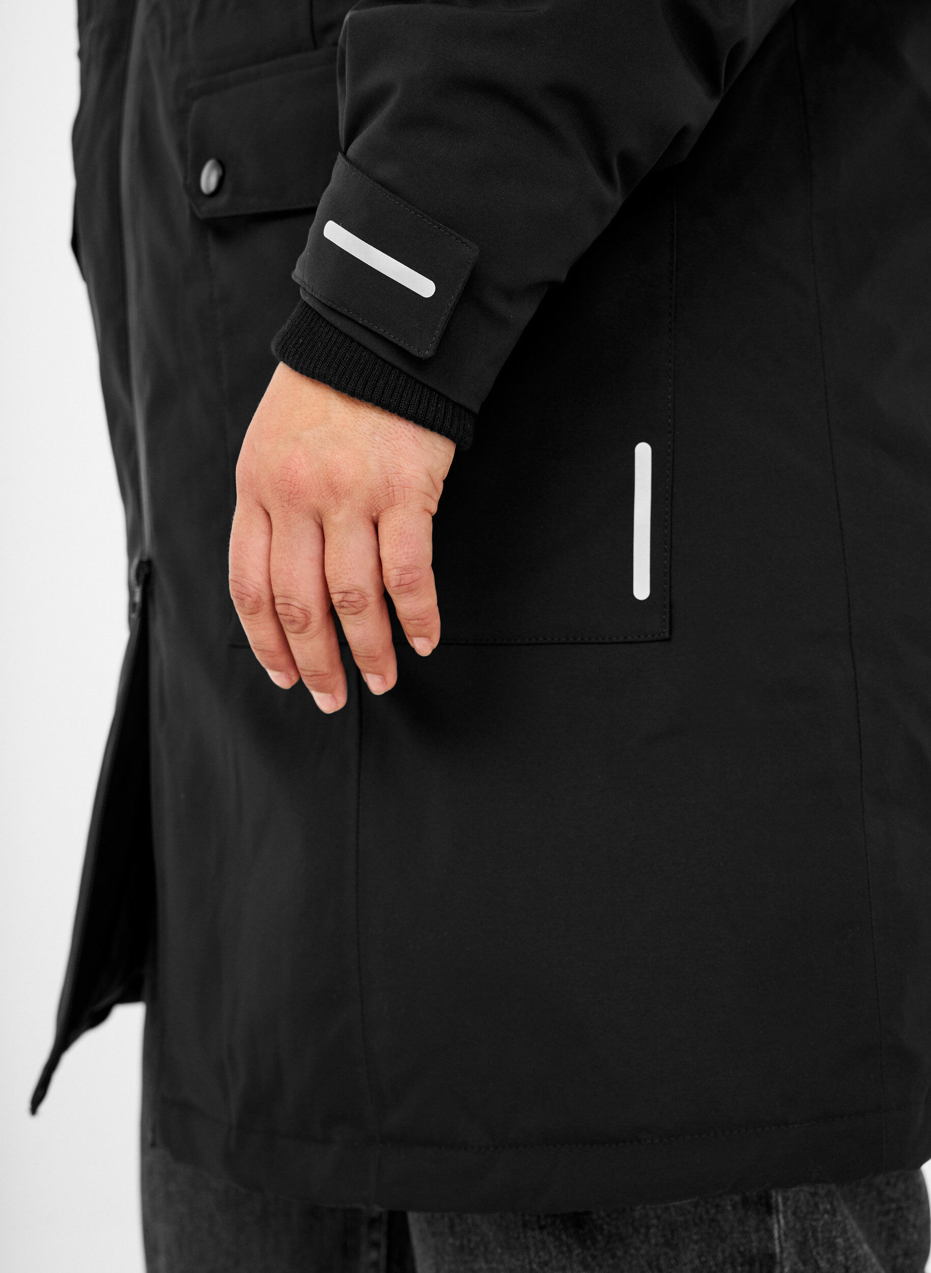 Zizzi Praktische Winterjacke mit Kapuze und Taschen, Schwarz, Model image number 3