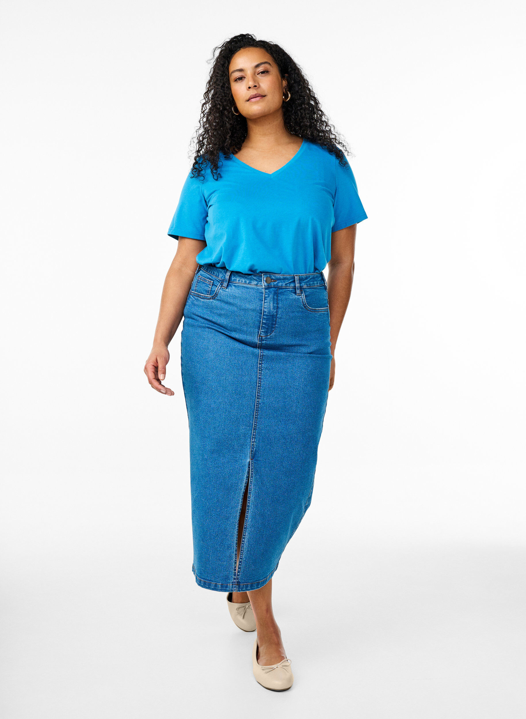 Zizzi FLASH - T-Shirt mit V-Ausschnitt, Blau, Model image number 1