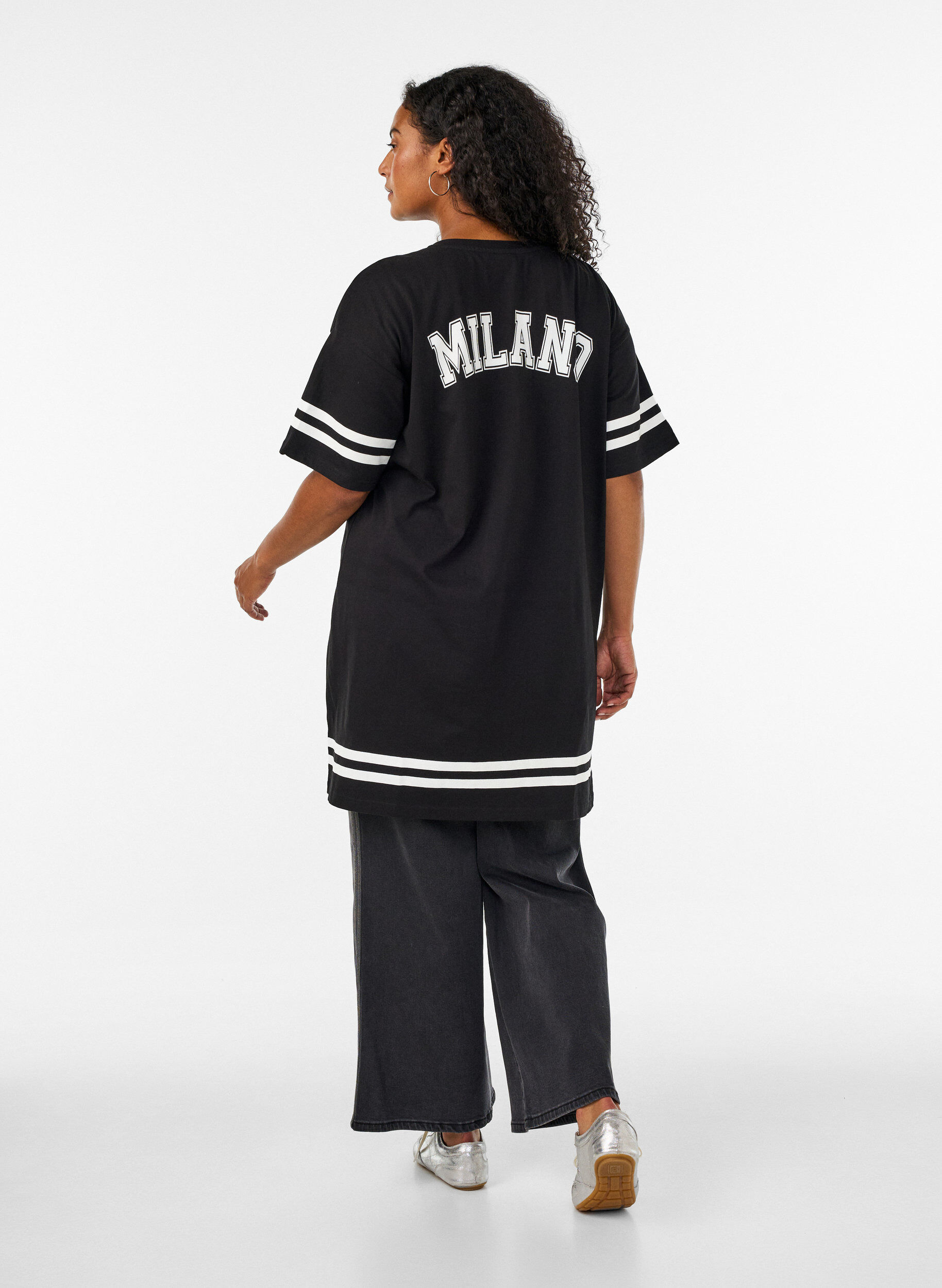 ZizziSportliches T-Shirtkleid aus Baumwolle, Schwarz, Model image number 2