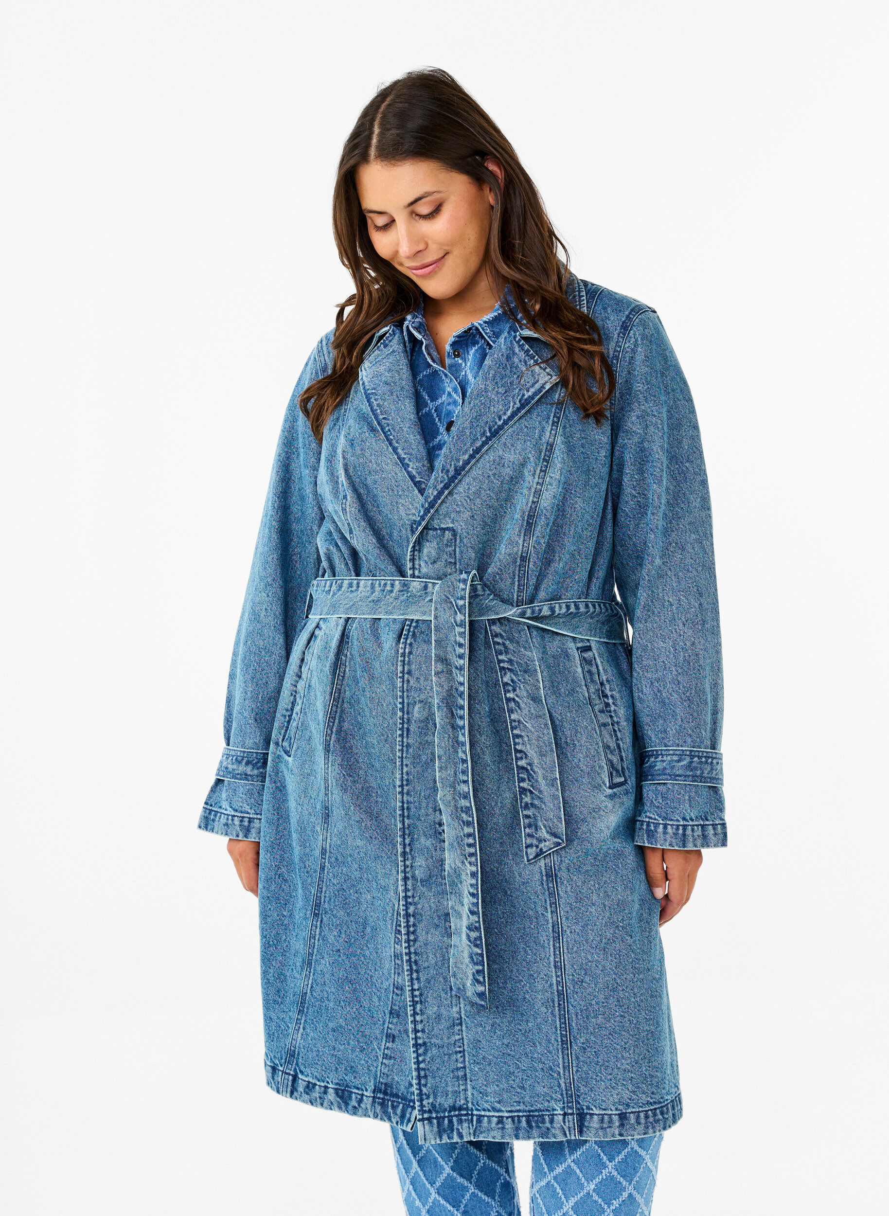 Zizzi Trench en jean avec ceinture, Blue Denim, Model image number 2