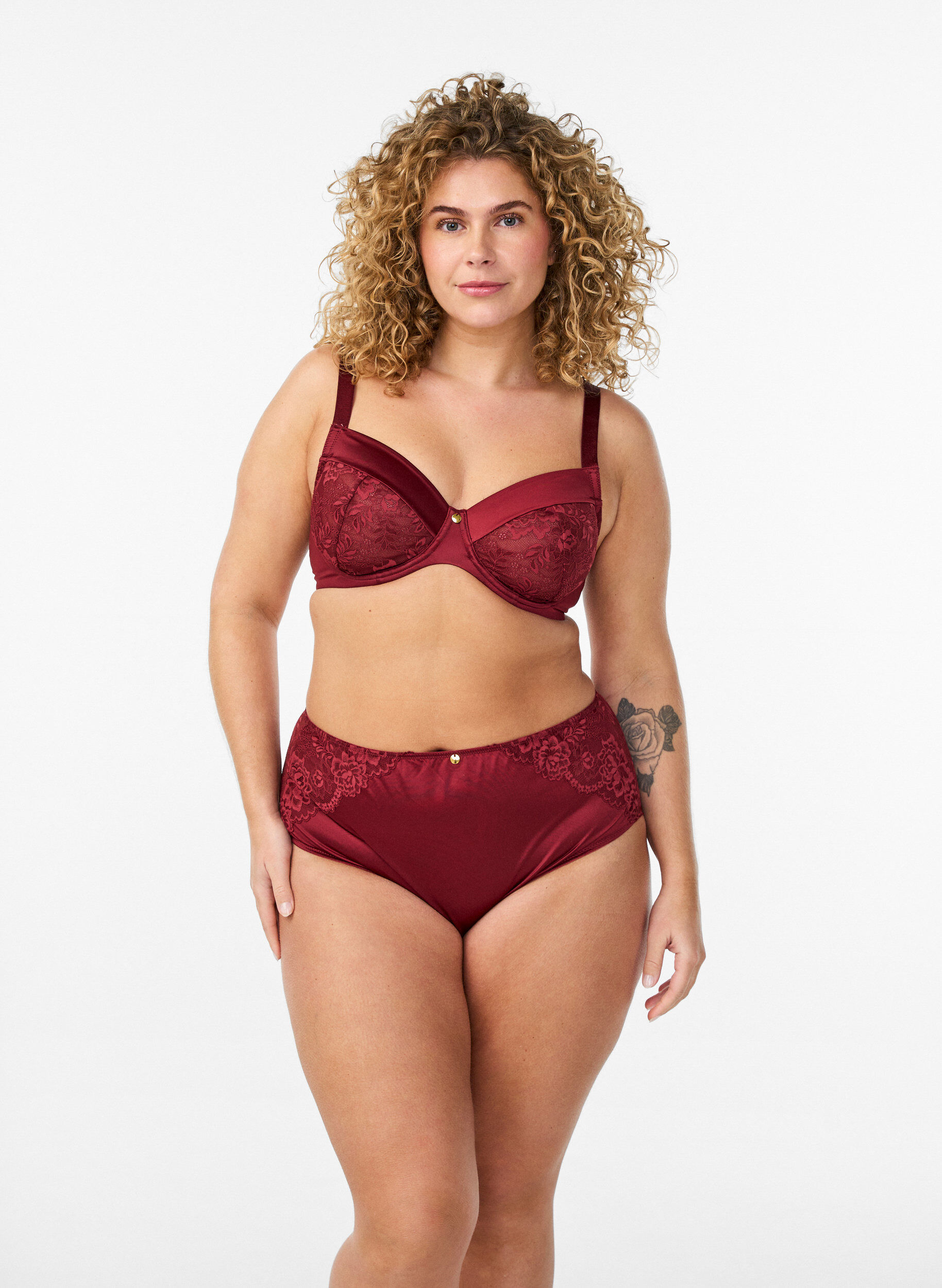 ZizziVollschalen-BH aus gl&auml;nzender Mikrofaser, Dunkles Bordeaux, Model image number 1