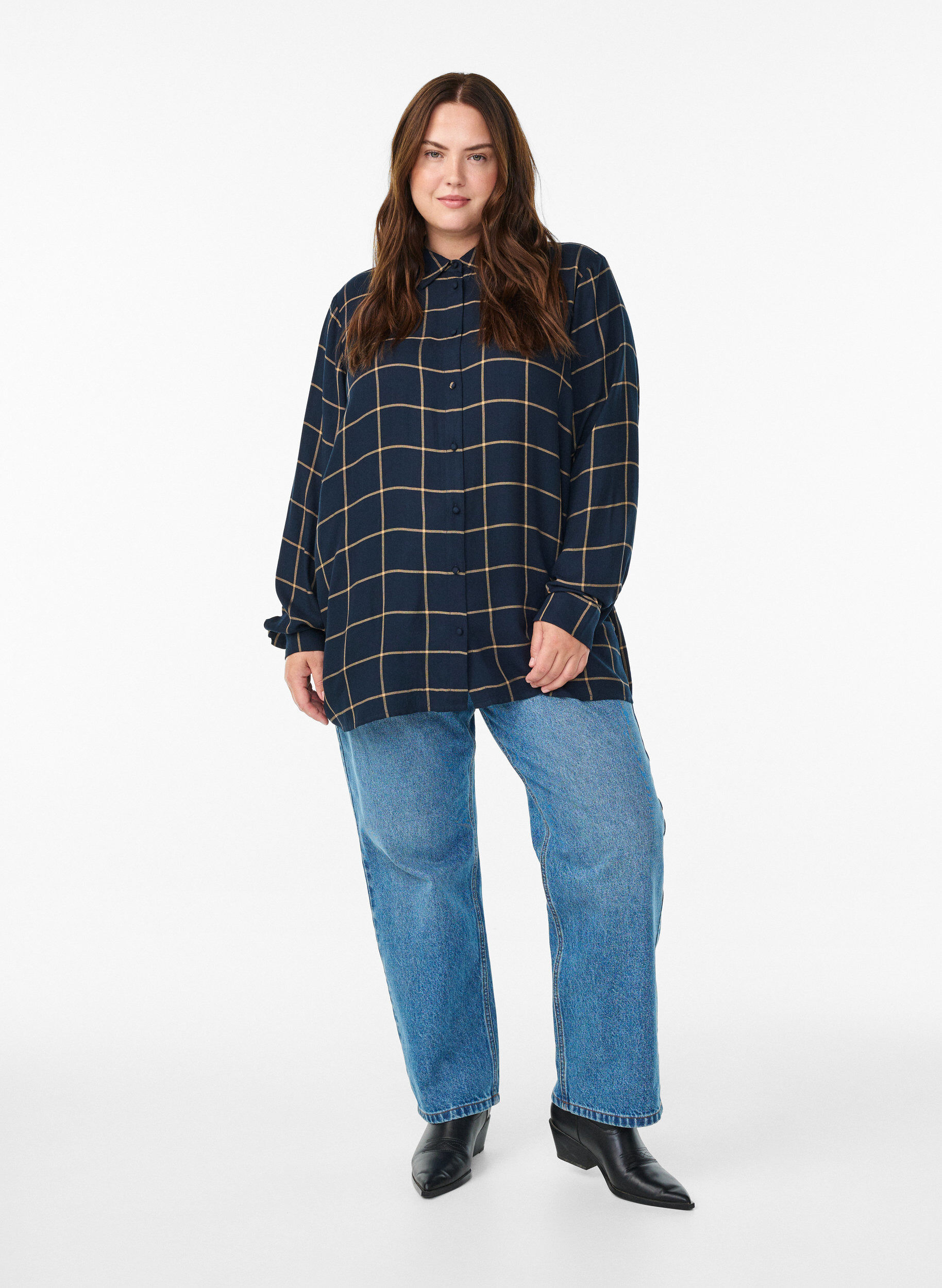 Zizzi Karierte Oversize-Bluse aus Baumwolle, Blau, Model image number 1