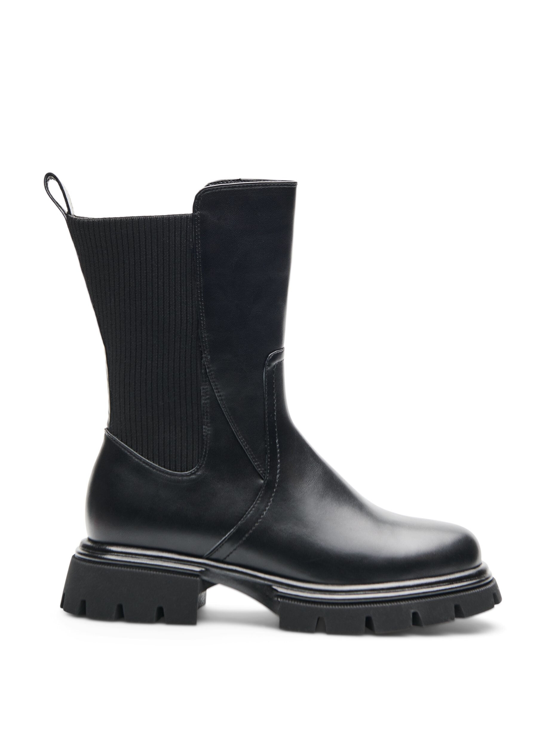 Extra Weiter - Chelsea-Boot mit klobiger Sohle und gerippten Eins&auml;tzen