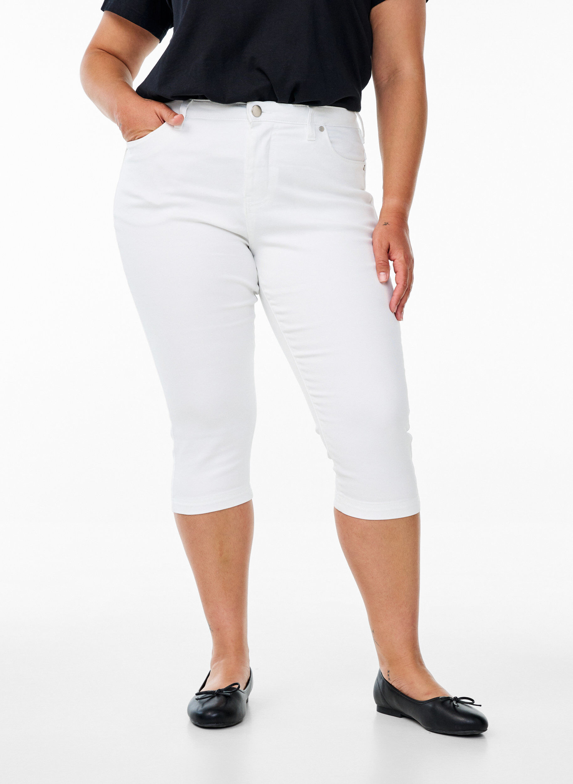Zizzi Hoch taillierte Amy Capri Jeans mit Super Slim Fit, Wei&szlig;, Model image number 2